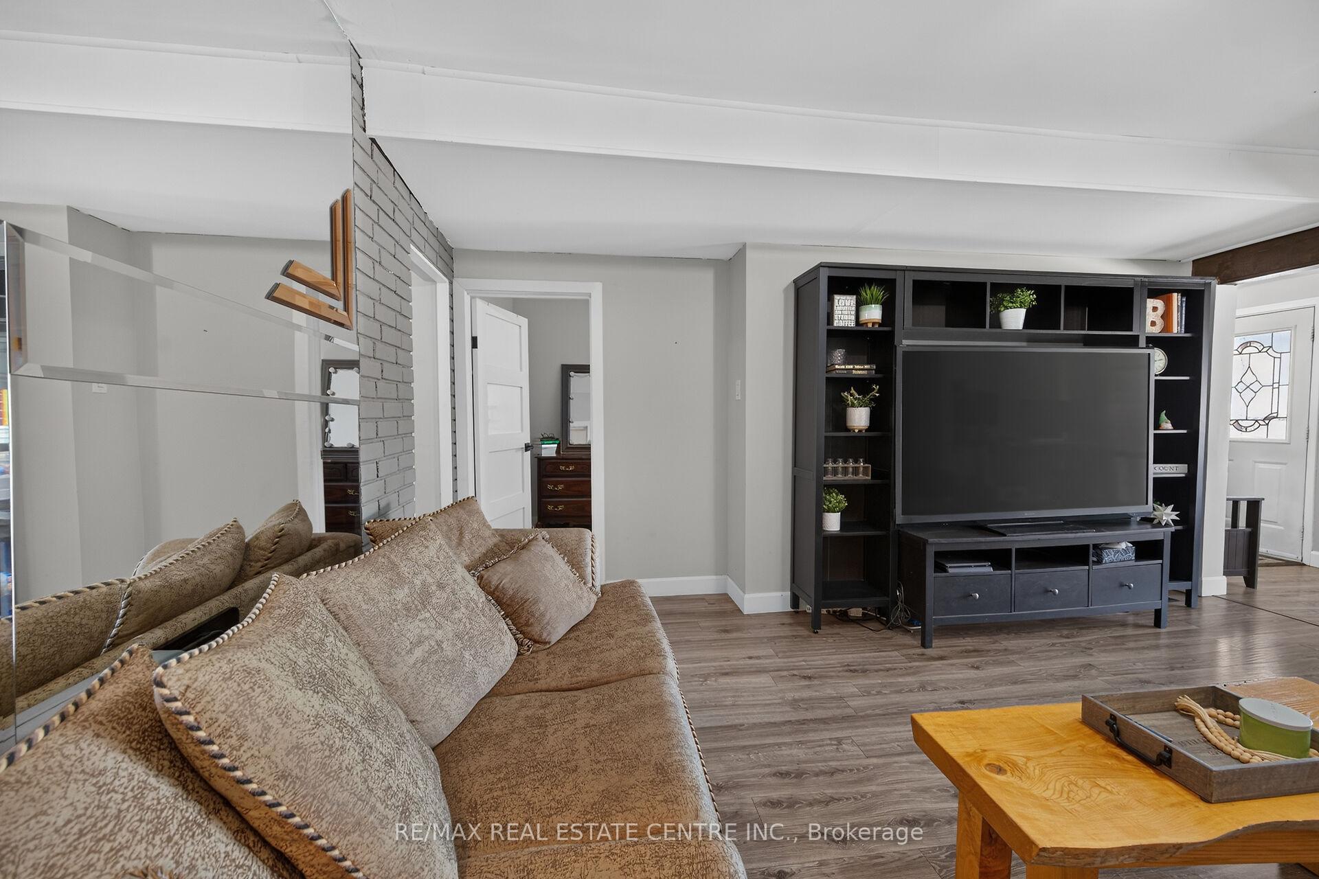 Photo 11 of 220 Paling Avenue, Hamilton, Homeside — HOMEH