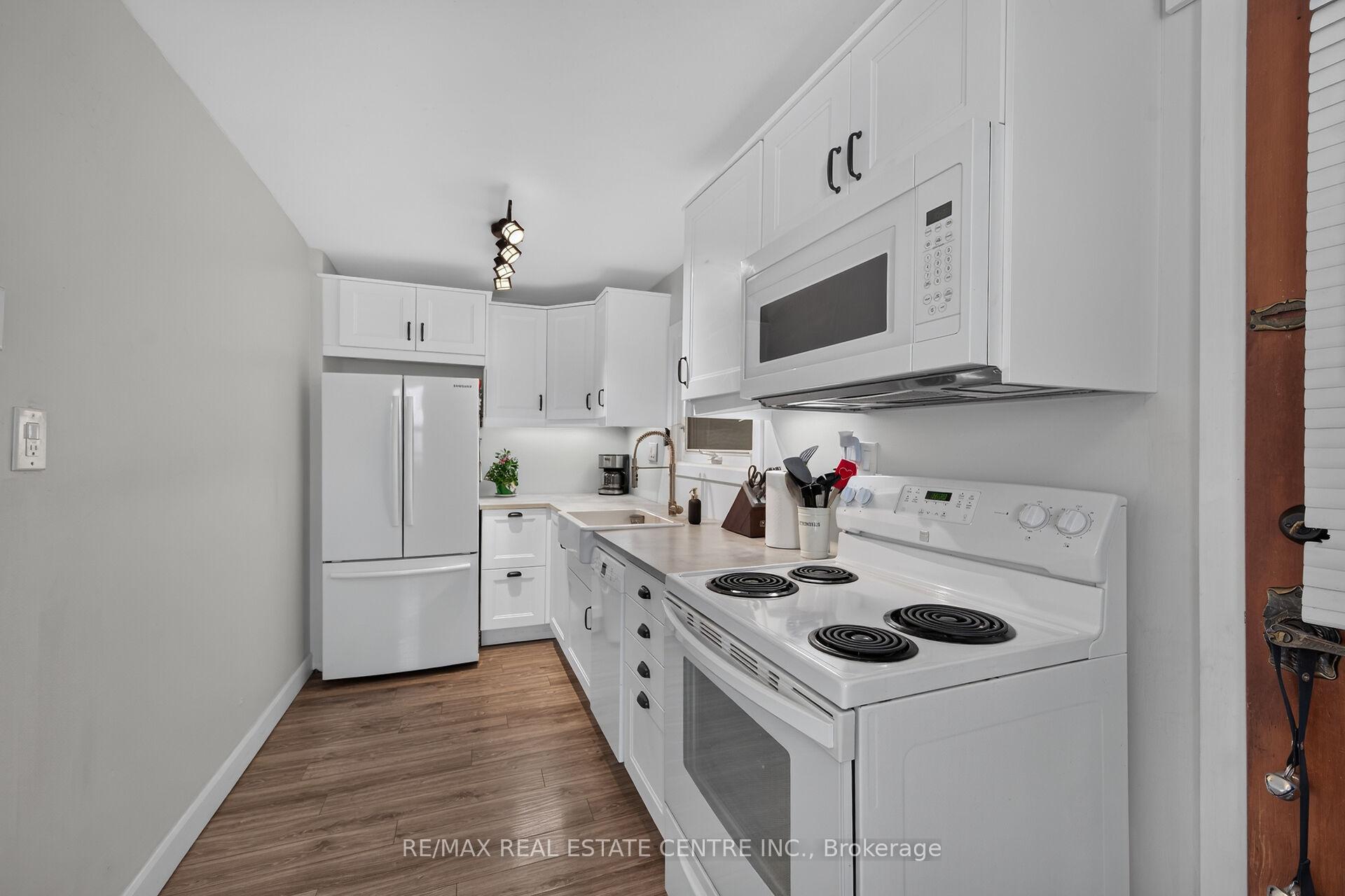 Photo 16 of 220 Paling Avenue, Hamilton, Homeside — HOMEH