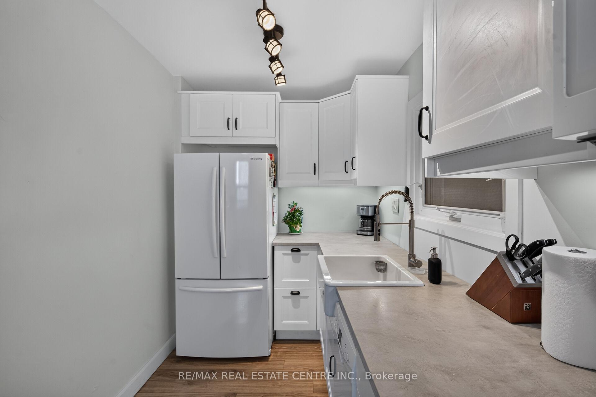 Photo 17 of 220 Paling Avenue, Hamilton, Homeside — HOMEH