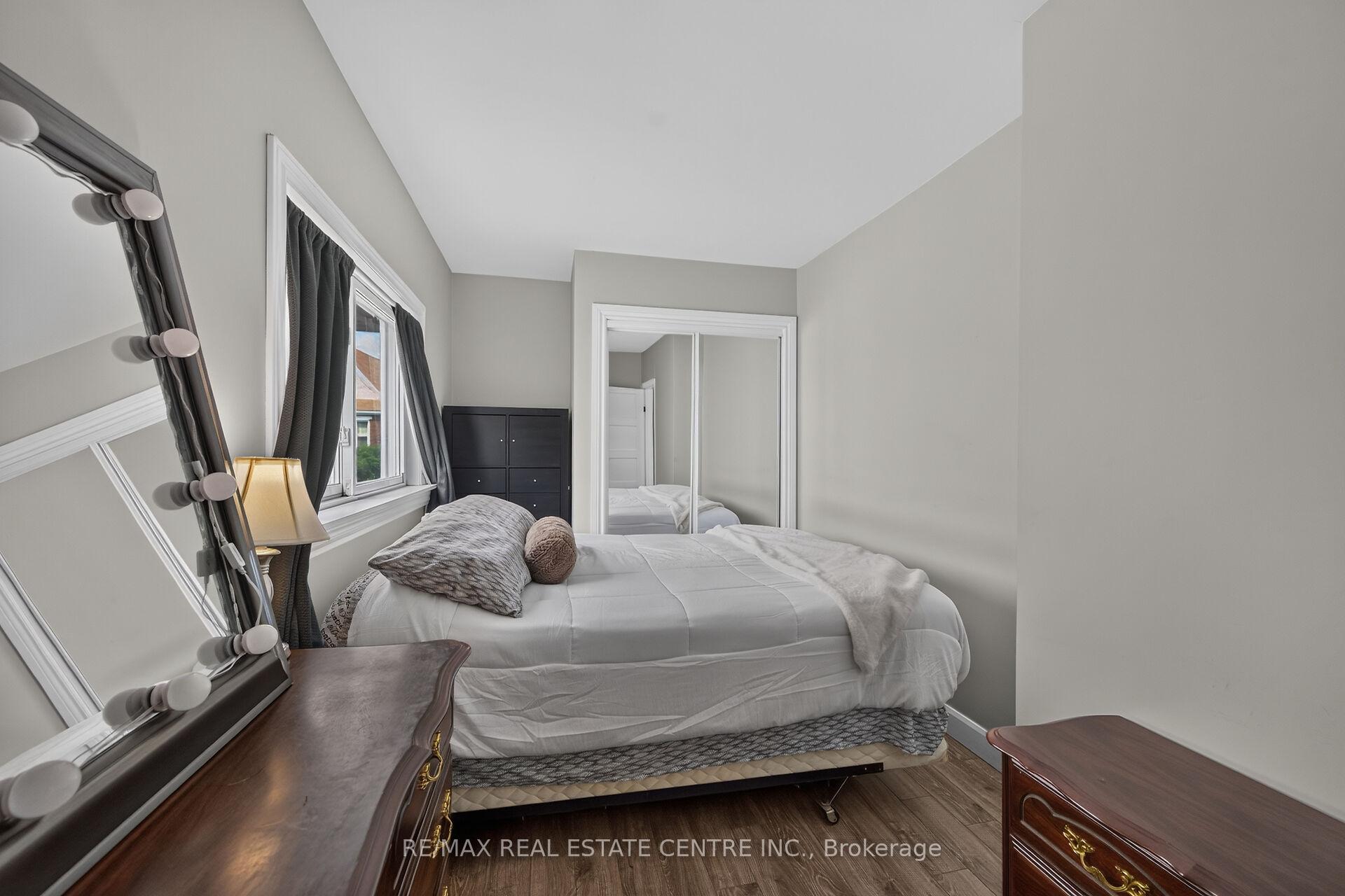 Photo 21 of 220 Paling Avenue, Hamilton, Homeside — HOMEH