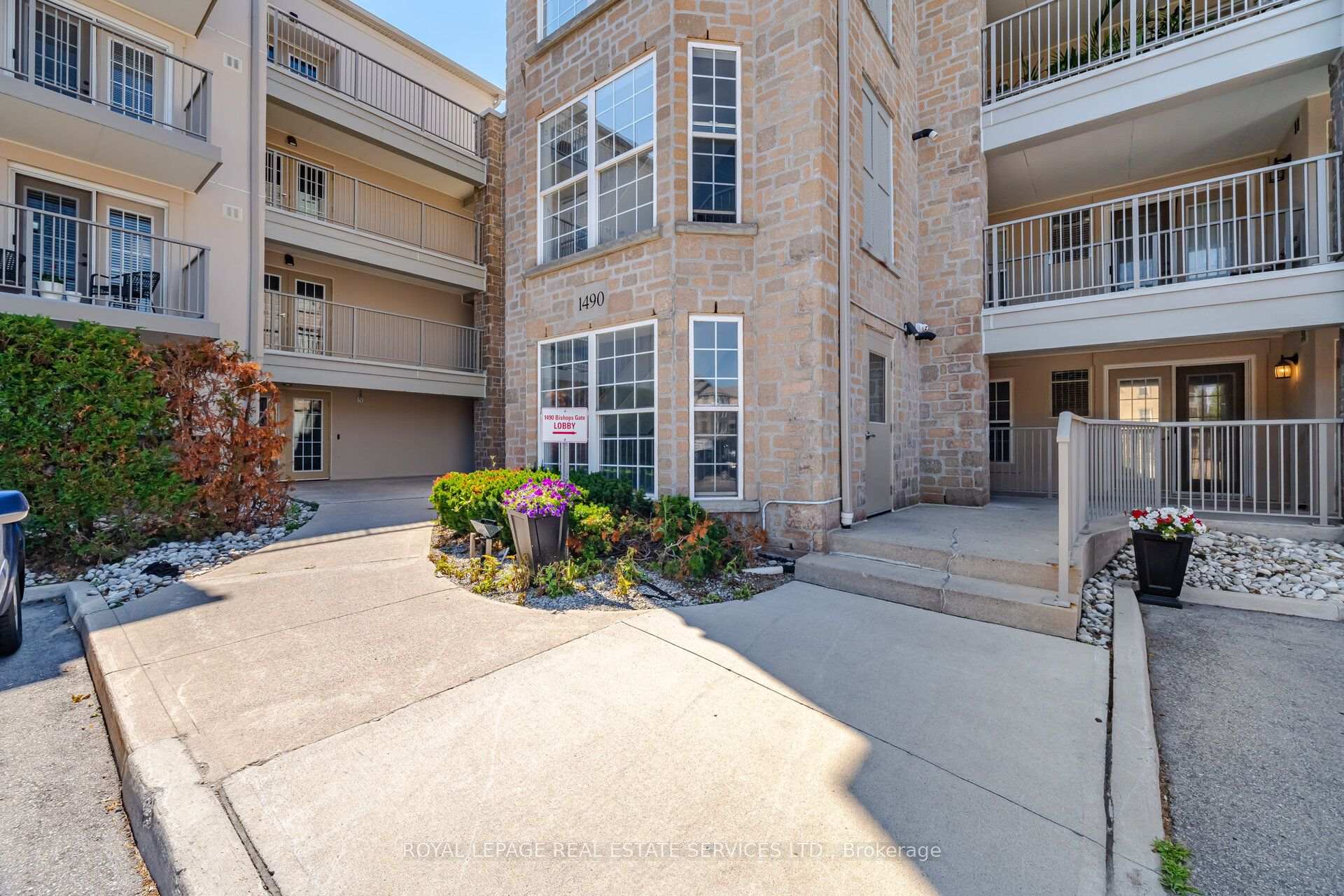 Photo 2 of Unit 209, 1490 Bishops Gate, Oakville, Glen Abbey — HOMEH