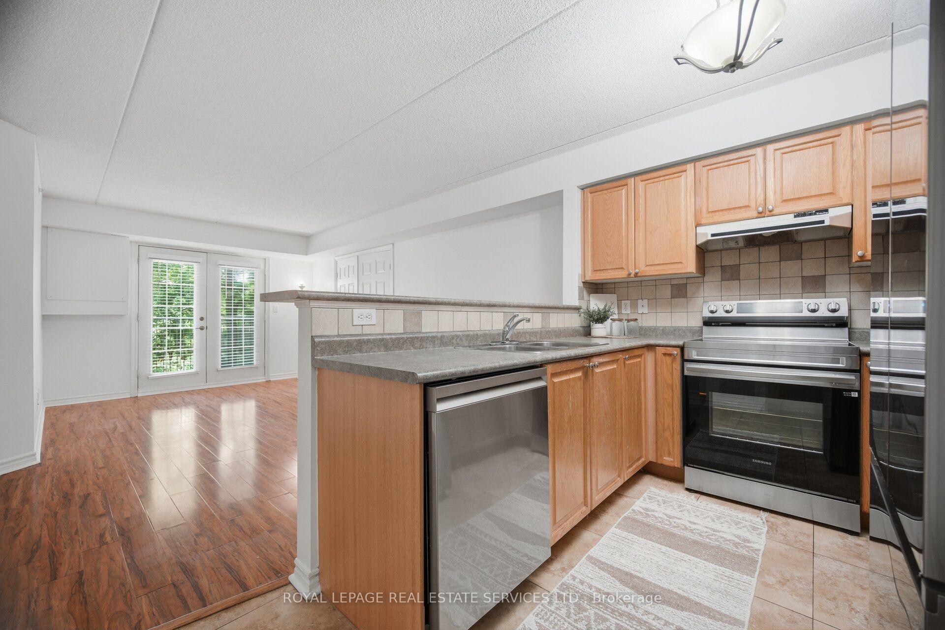 Photo 3 of Unit 209, 1490 Bishops Gate, Oakville, Glen Abbey — HOMEH