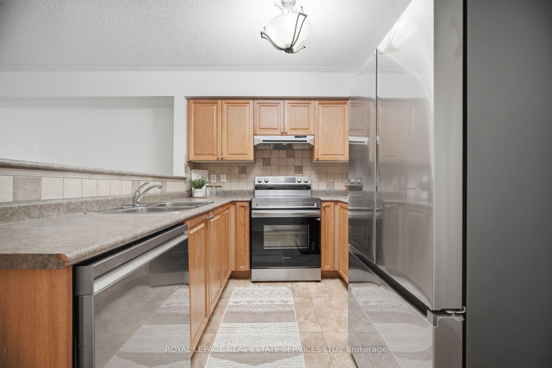 Photo 5 of Unit 209, 1490 Bishops Gate, Oakville, Glen Abbey — HOMEH