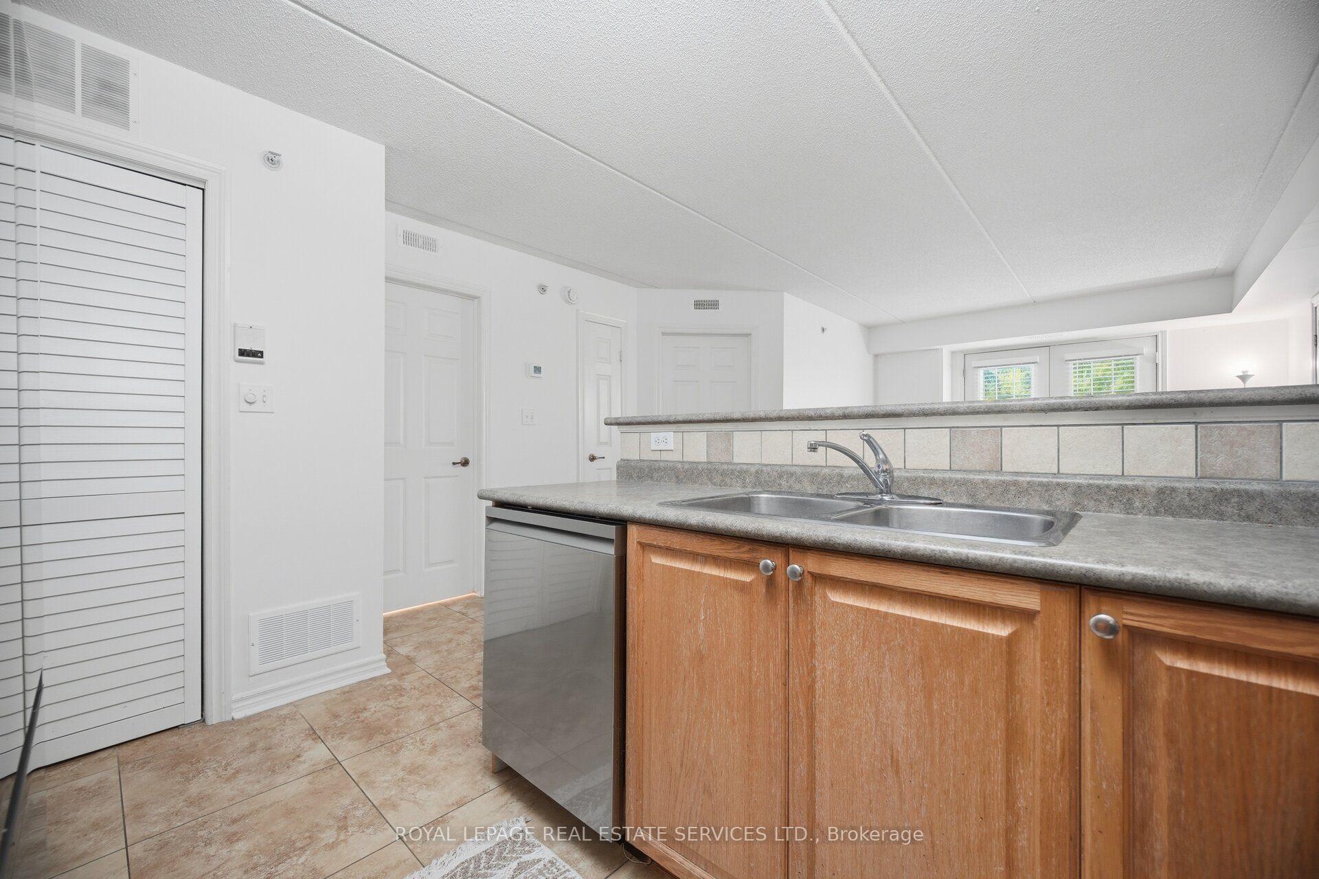 Photo 6 of Unit 209, 1490 Bishops Gate, Oakville, Glen Abbey — HOMEH