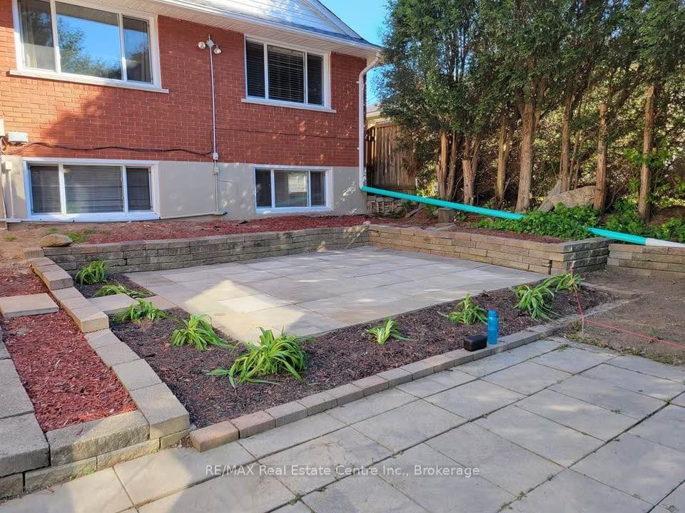 Photo 2 of Unit Upper, 406 Karn Street, Kitchener, Victoria Hills — HOMEH