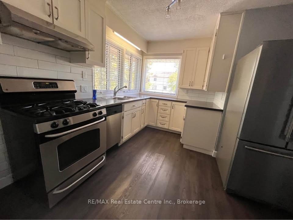 Photo 6 of Unit Upper, 406 Karn Street, Kitchener, Victoria Hills — HOMEH