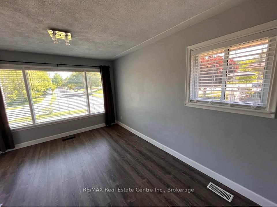 Photo 8 of Unit Upper, 406 Karn Street, Kitchener, Victoria Hills — HOMEH