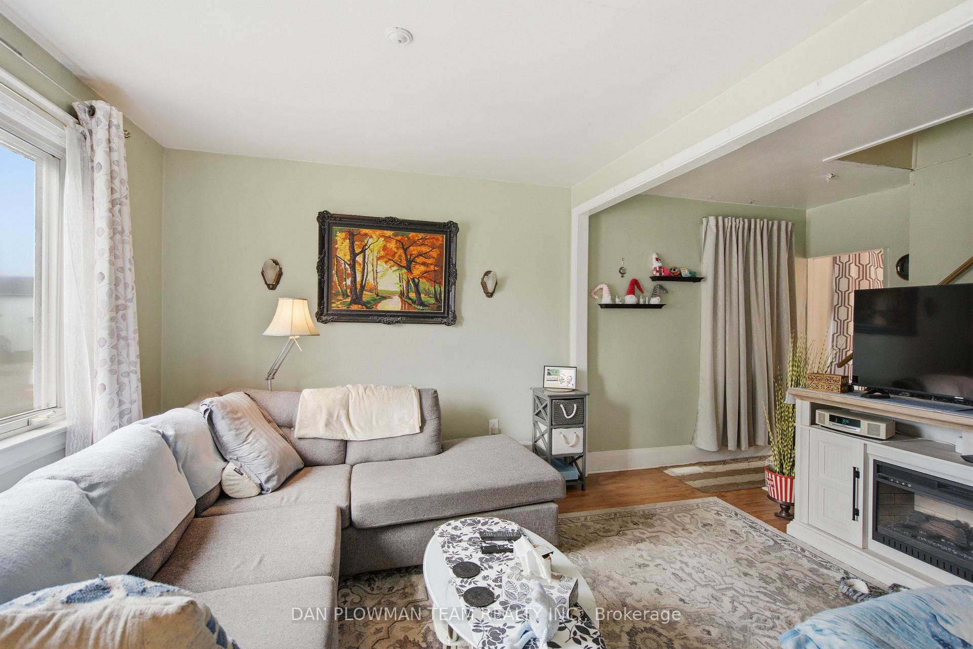 Photo 2 of 250 Mitchell Avenue, Oshawa, Central — HOMEH