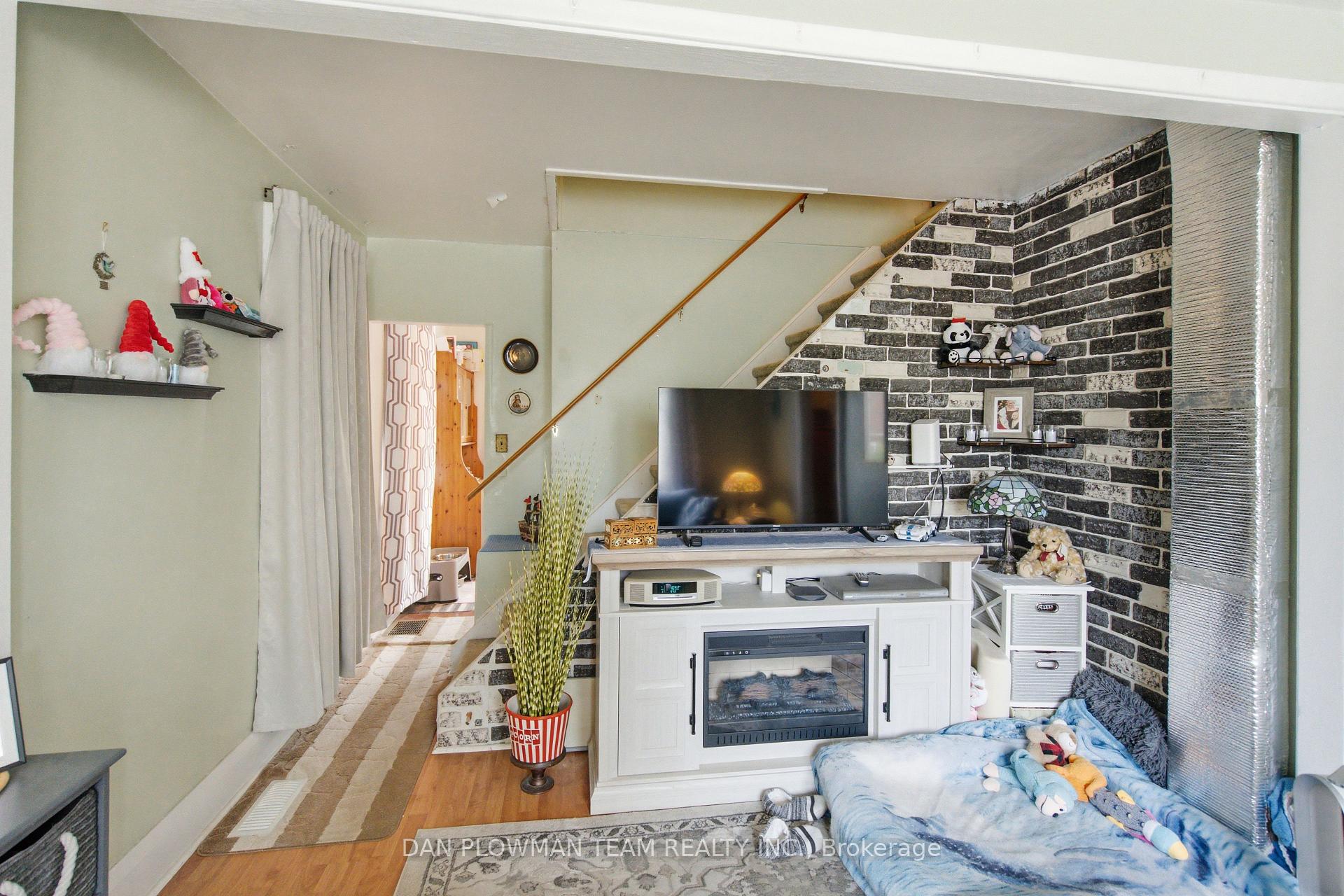 Photo 5 of 250 Mitchell Avenue, Oshawa, Central — HOMEH