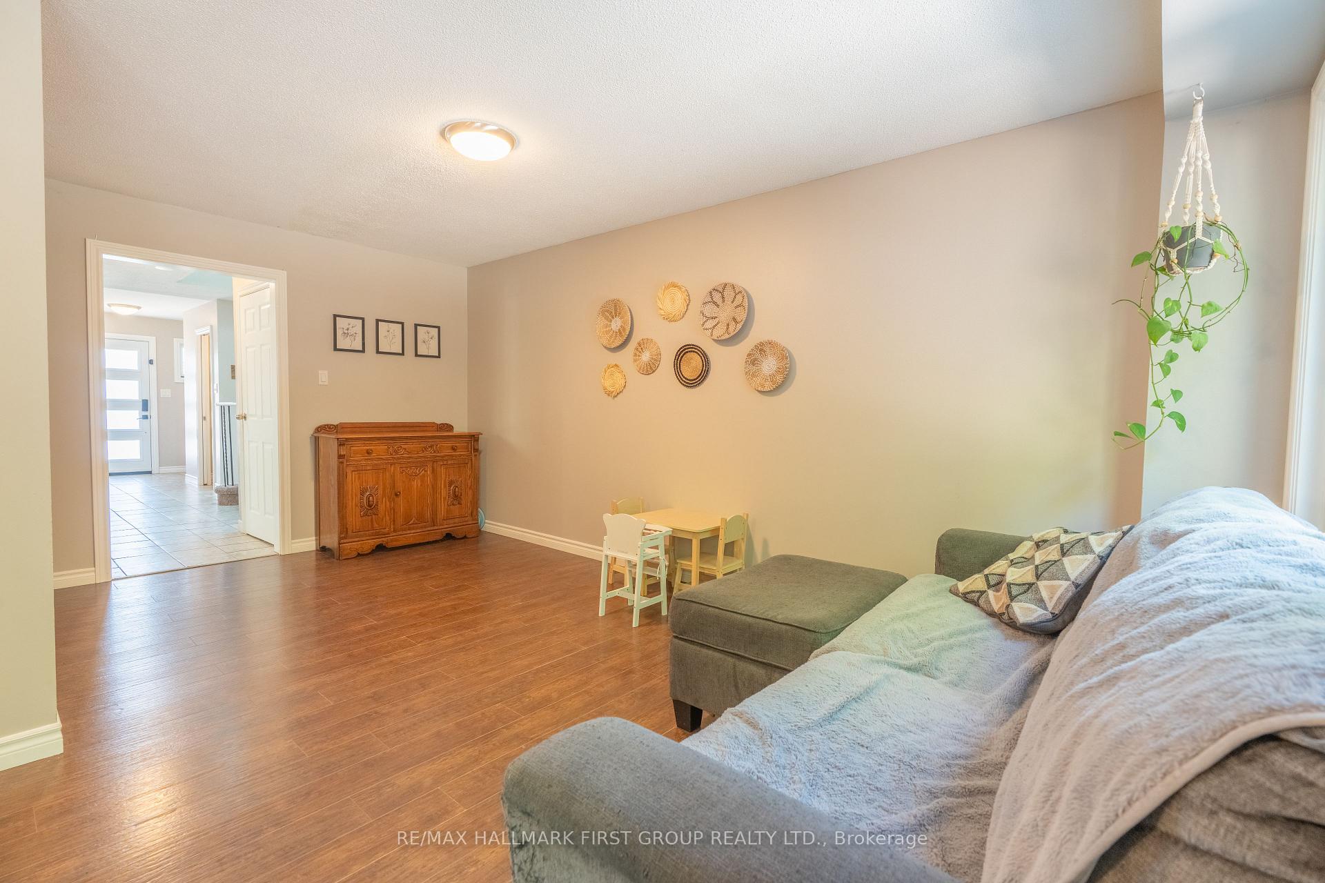 Photo 17 of 683 Grandview Drive, Oshawa, Donevan — HOMEH