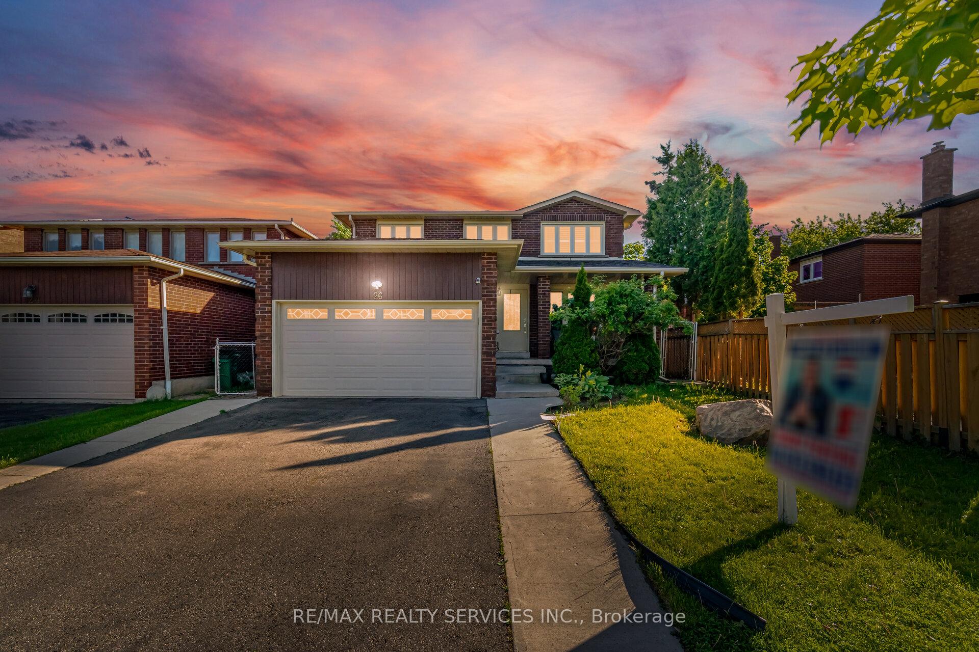 Photo 2 of 26 Sunforest Drive, Brampton, Heart Lake West — HOMEH