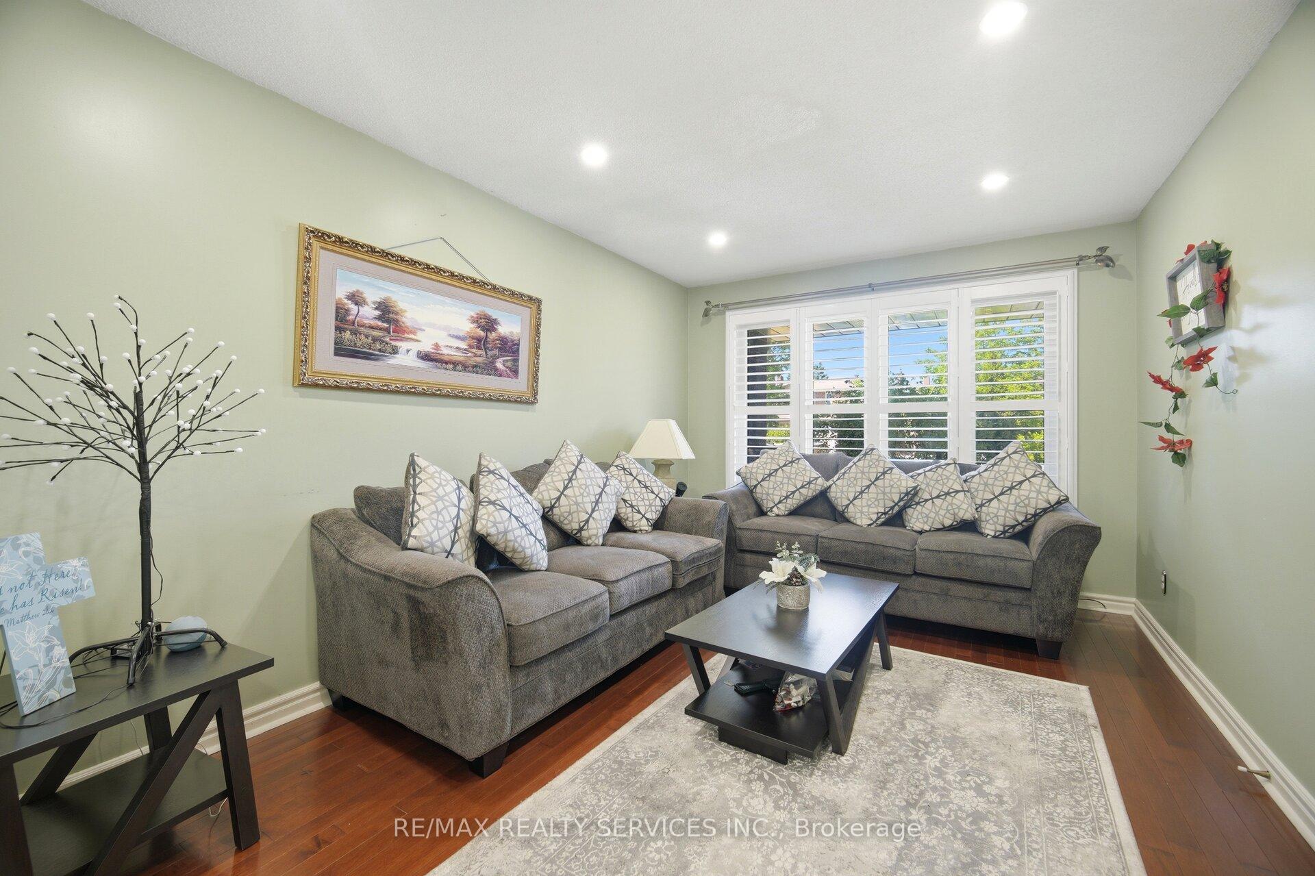 Photo 6 of 26 Sunforest Drive, Brampton, Heart Lake West — HOMEH