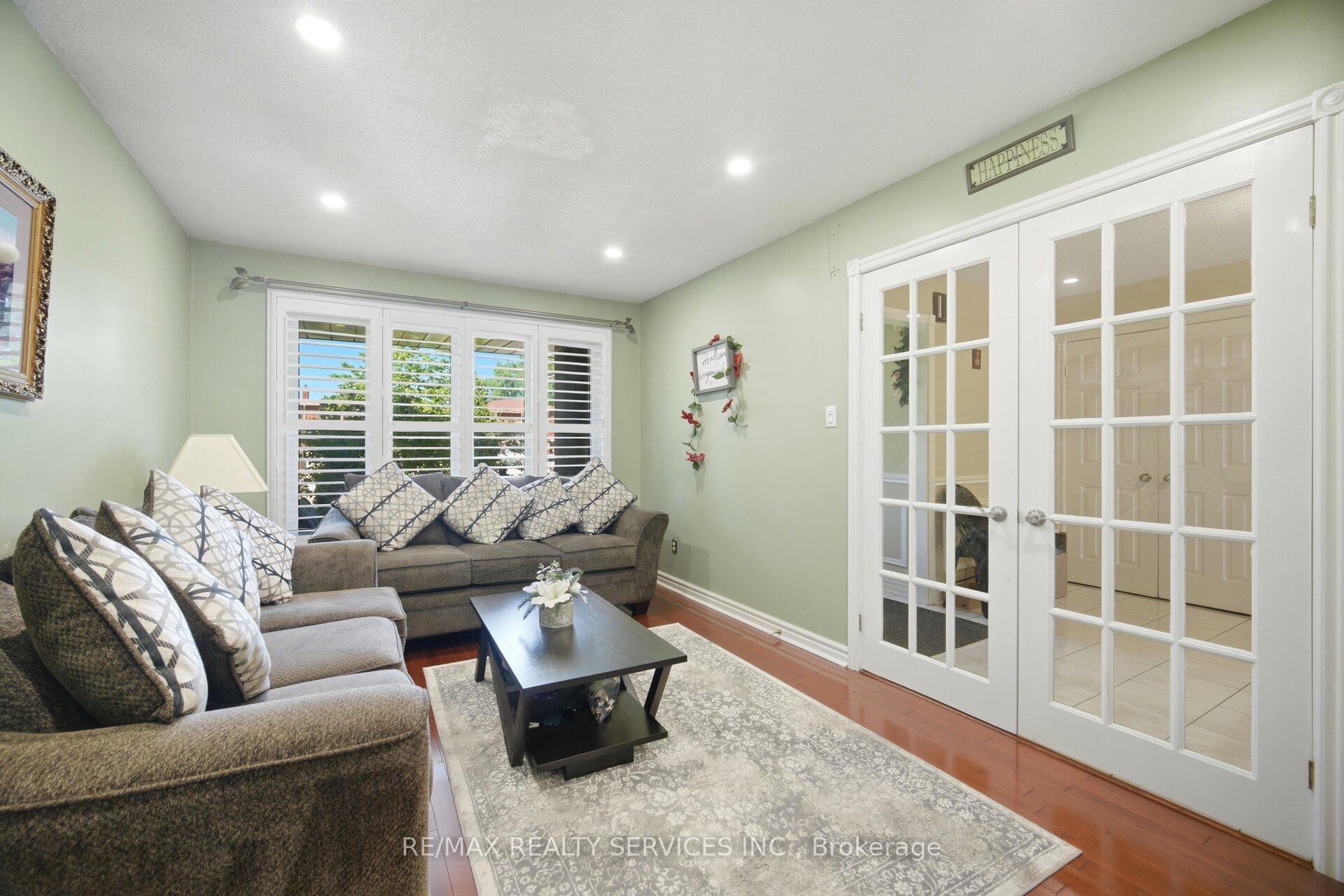 Photo 7 of 26 Sunforest Drive, Brampton, Heart Lake West — HOMEH