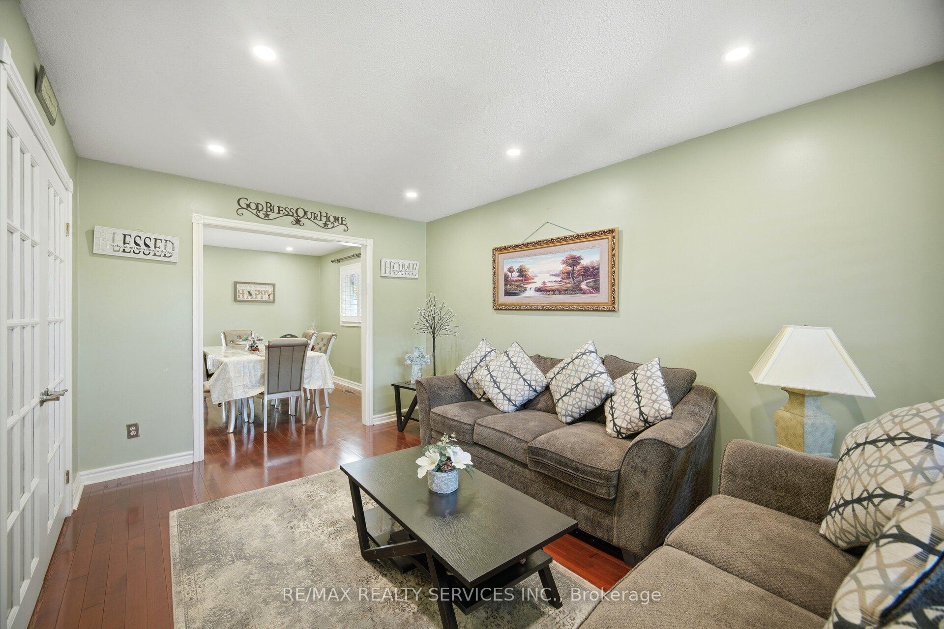Photo 8 of 26 Sunforest Drive, Brampton, Heart Lake West — HOMEH