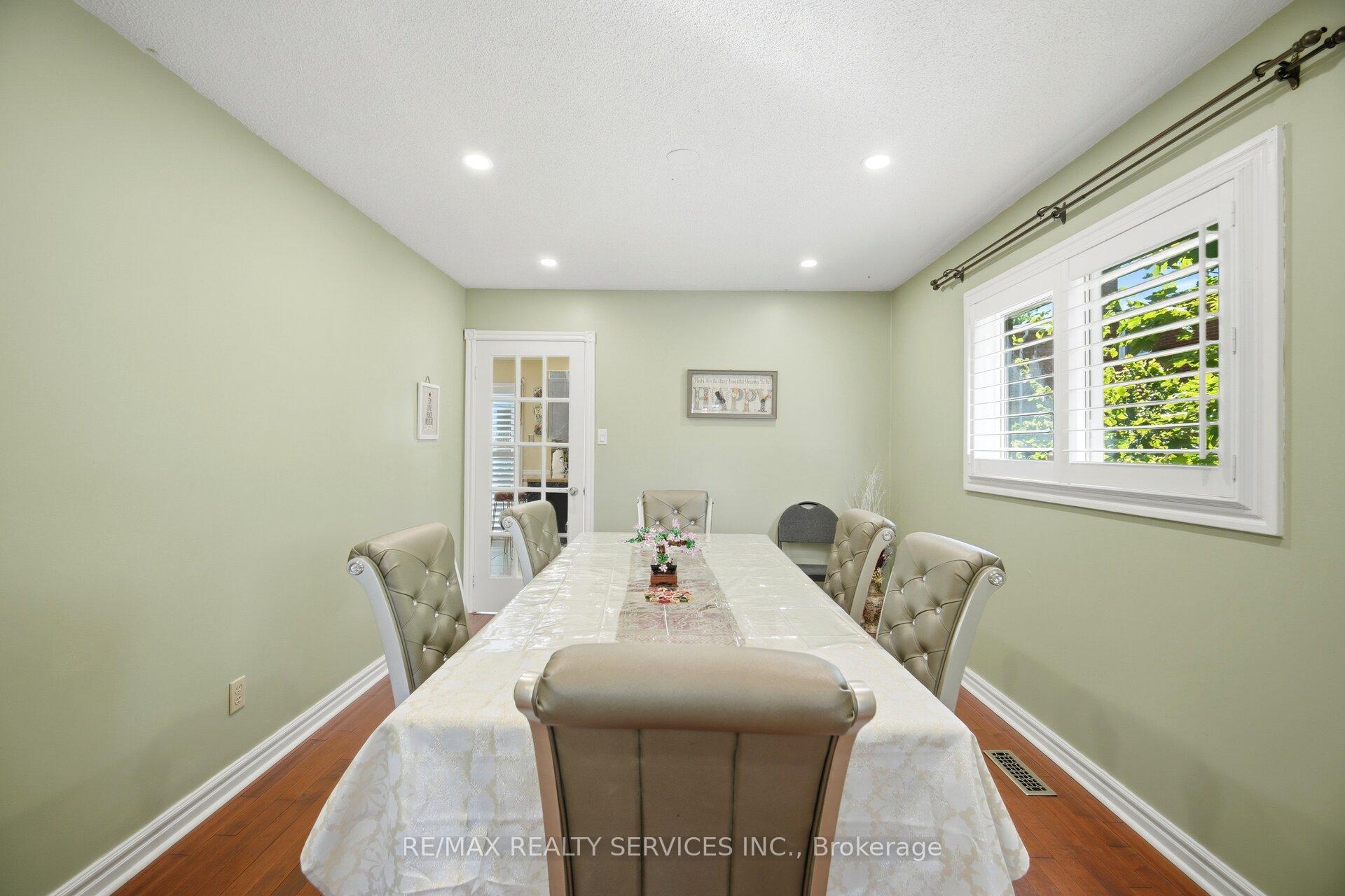 Photo 10 of 26 Sunforest Drive, Brampton, Heart Lake West — HOMEH