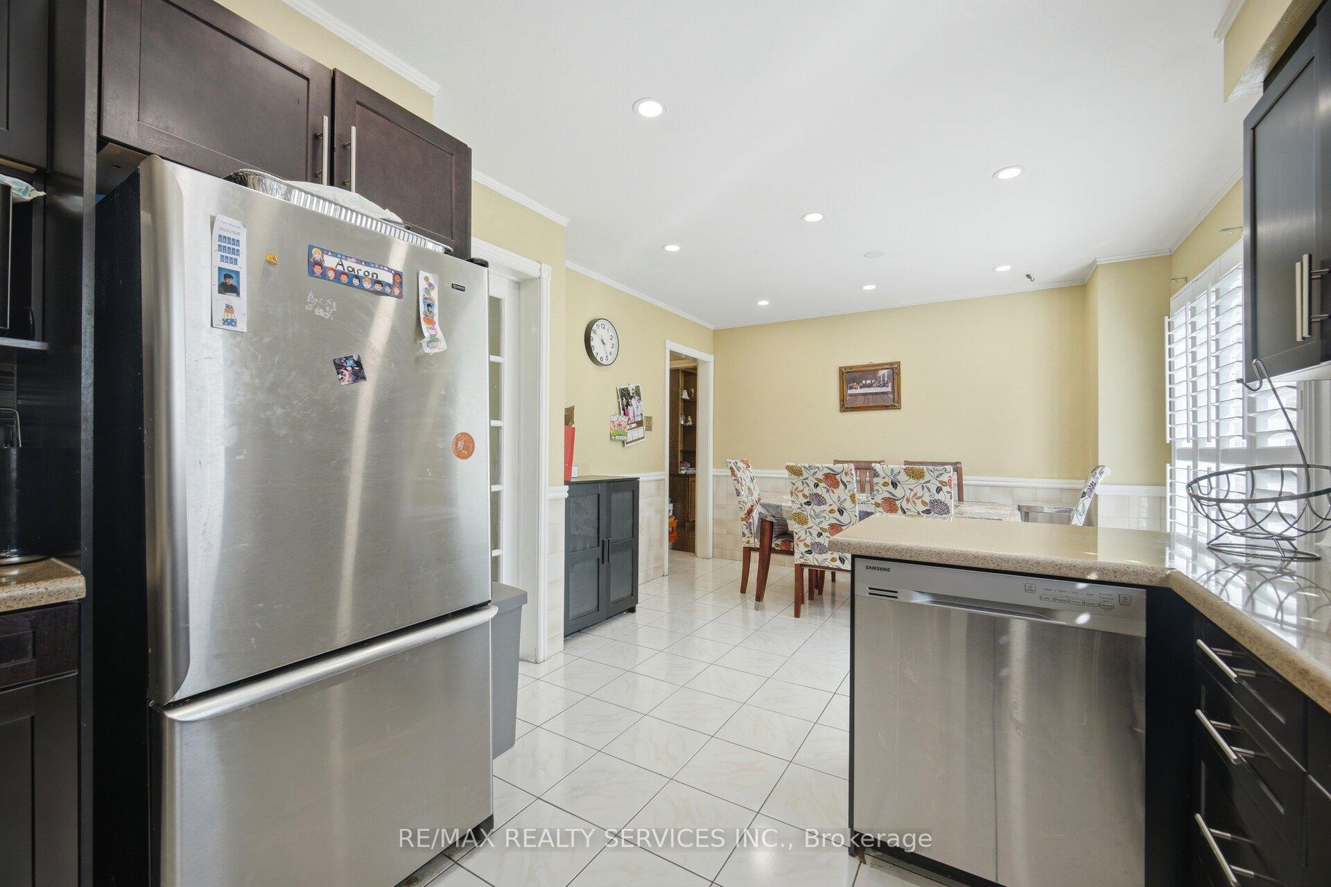 Photo 14 of 26 Sunforest Drive, Brampton, Heart Lake West — HOMEH