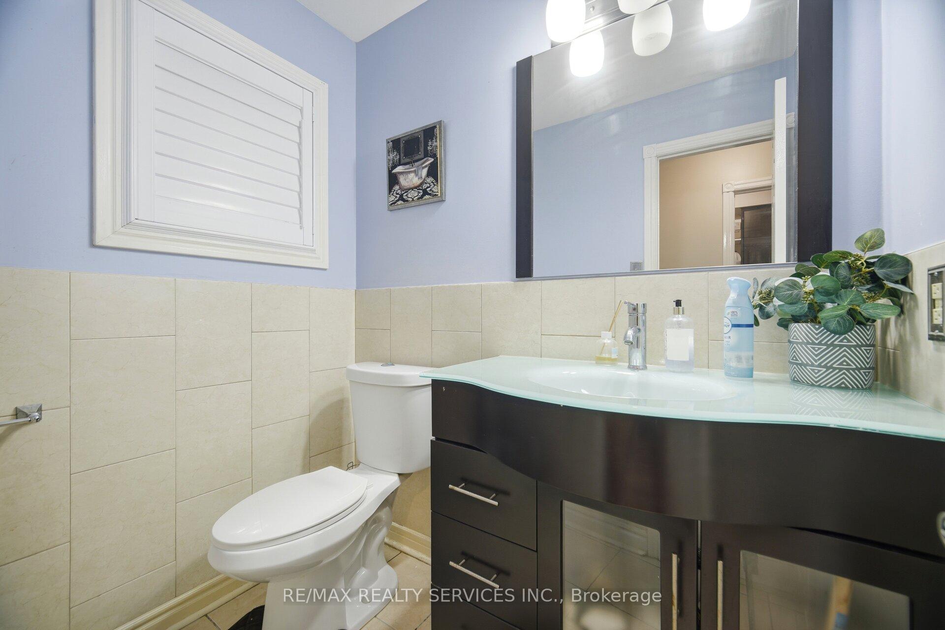 Photo 17 of 26 Sunforest Drive, Brampton, Heart Lake West — HOMEH
