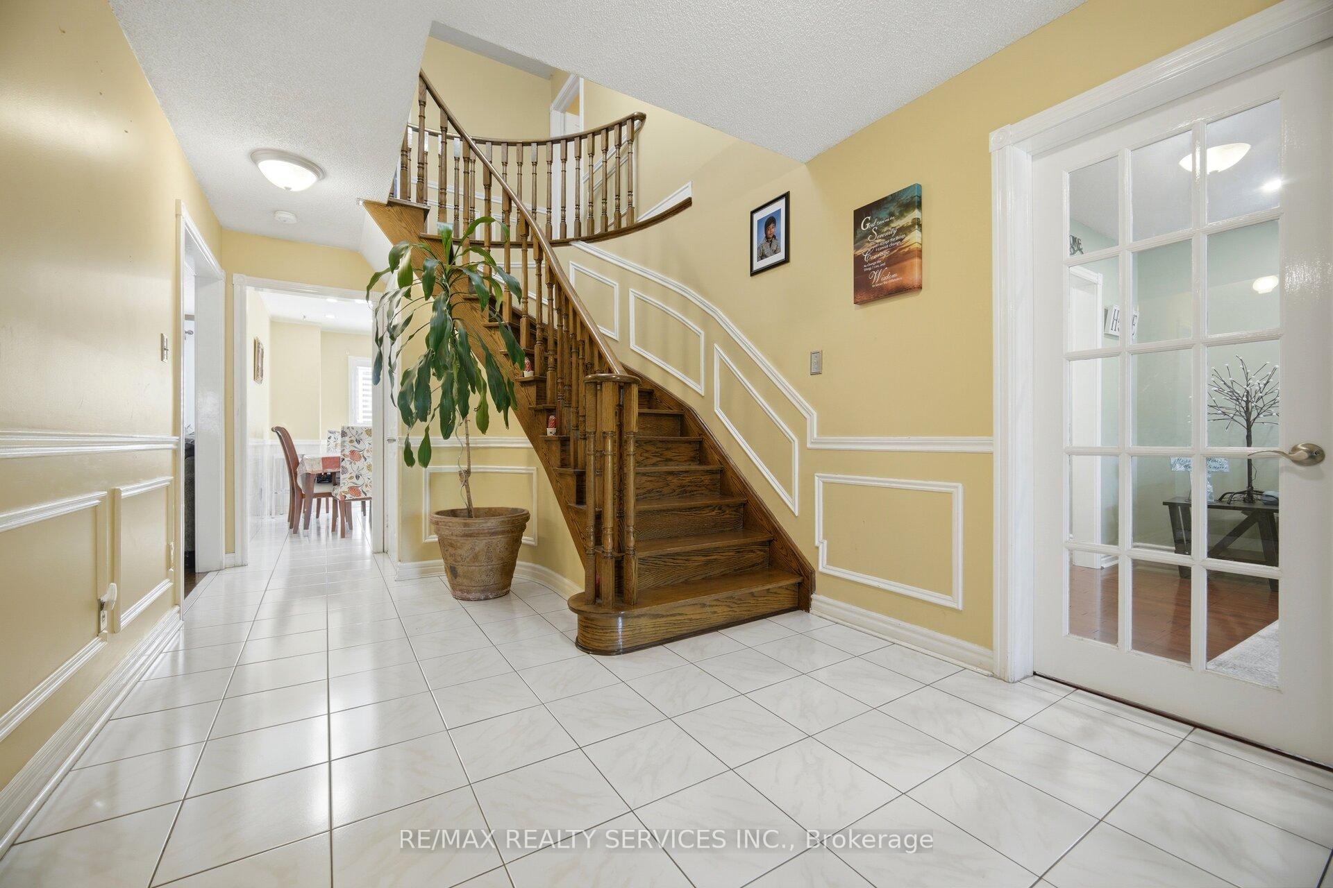 Photo 18 of 26 Sunforest Drive, Brampton, Heart Lake West — HOMEH