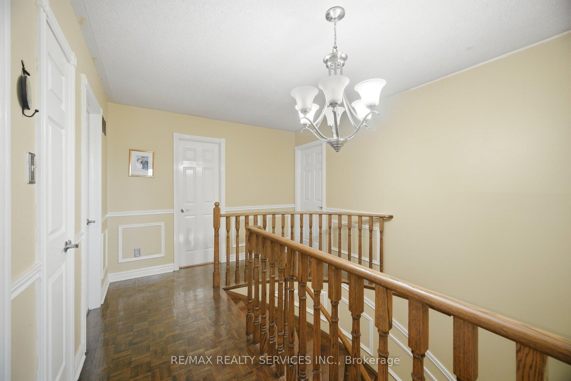 Photo 20 of 26 Sunforest Drive, Brampton, Heart Lake West — HOMEH