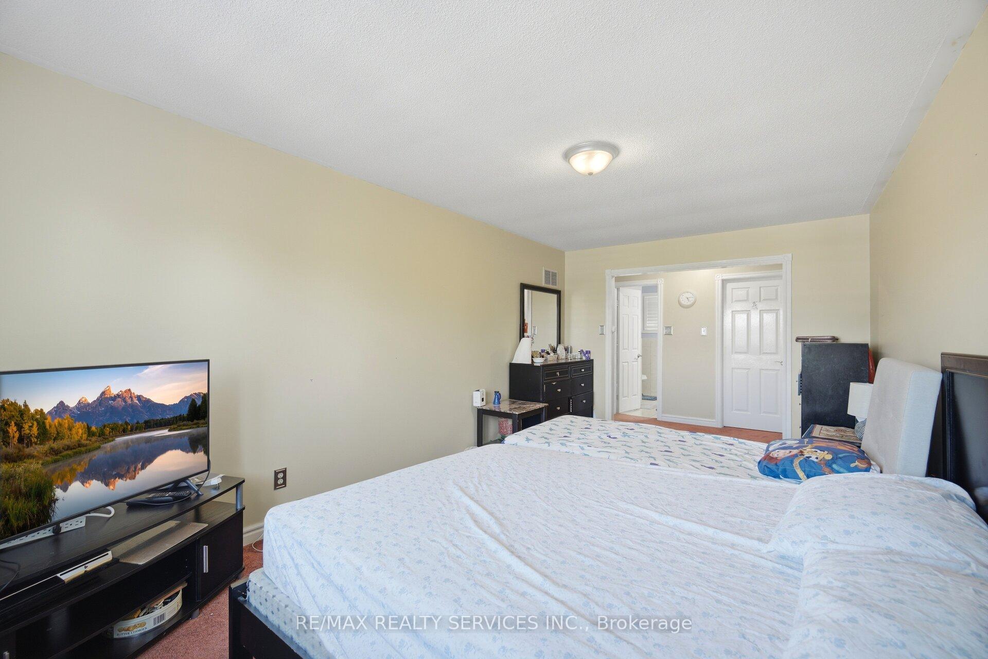 Photo 23 of 26 Sunforest Drive, Brampton, Heart Lake West — HOMEH