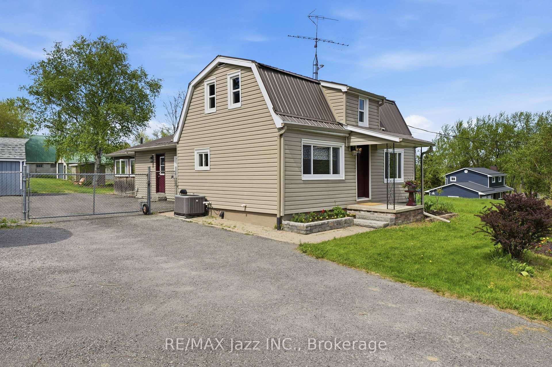 Photo 2 of 350 Schriver Road, Quinte West, Murray Ward — HOMEH