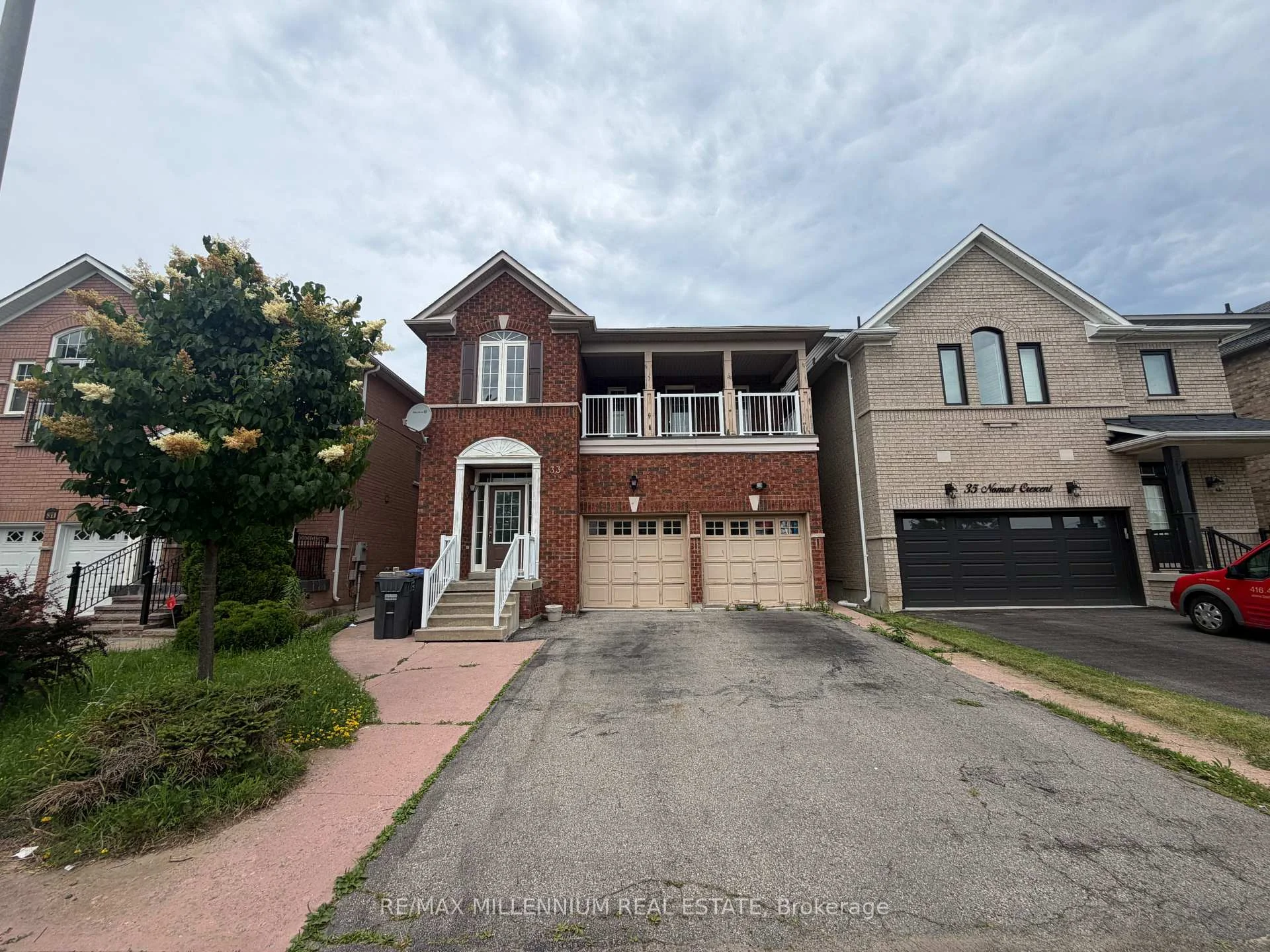 Front of Unit Upper, 33 Nomad Crescent