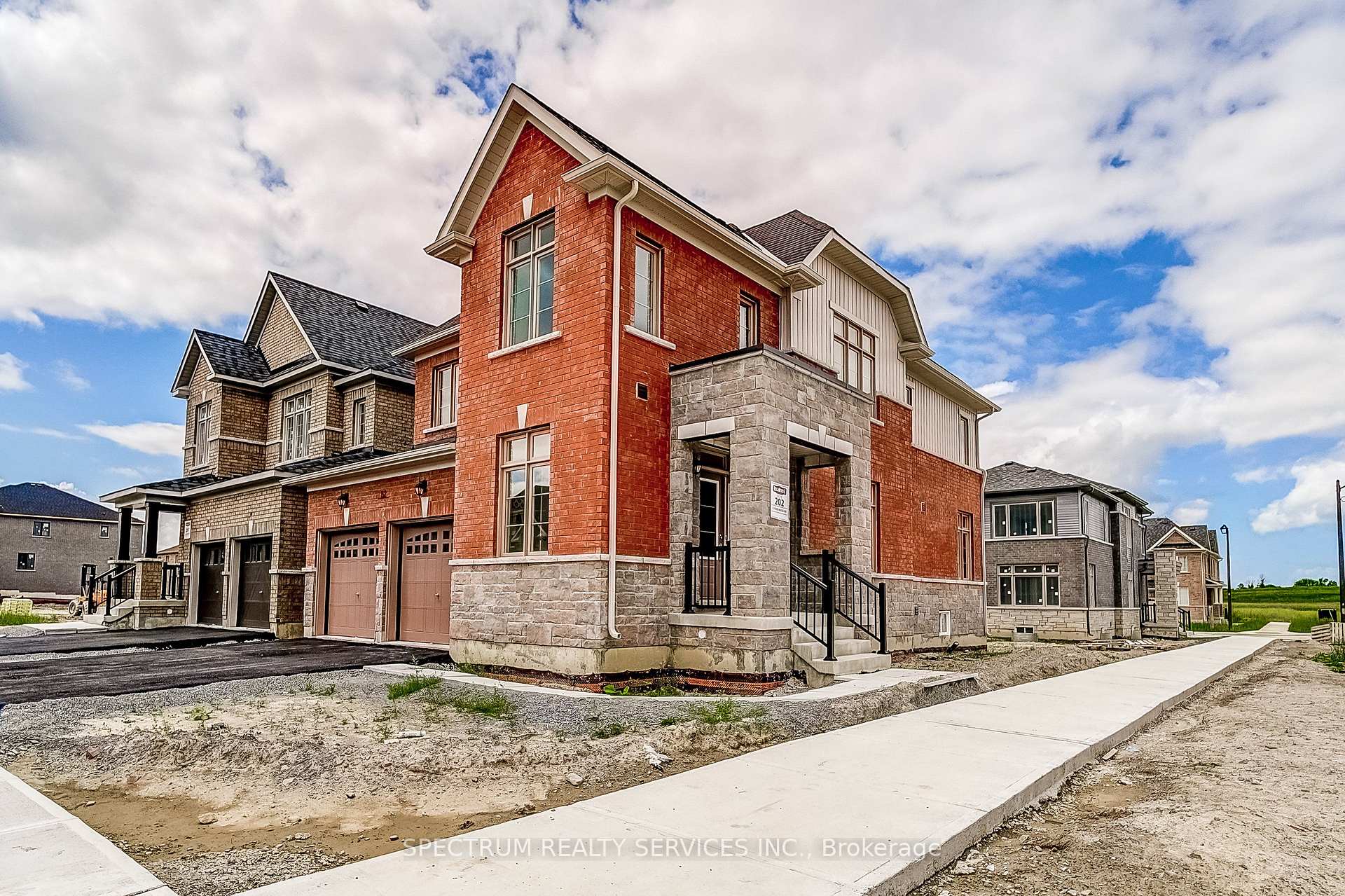 Photo 2 of 52 Father Muckle Avenue, Georgina, Keswick South — HOMEH