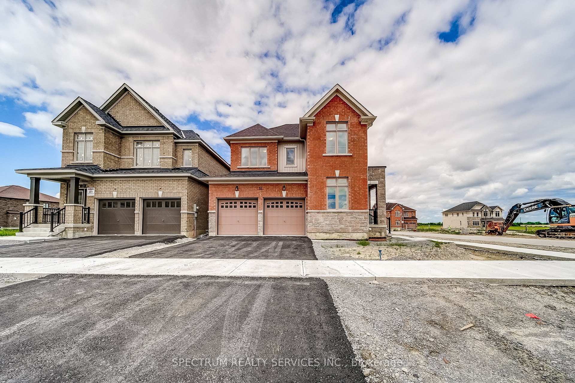 Photo 3 of 52 Father Muckle Avenue, Georgina, Keswick South — HOMEH