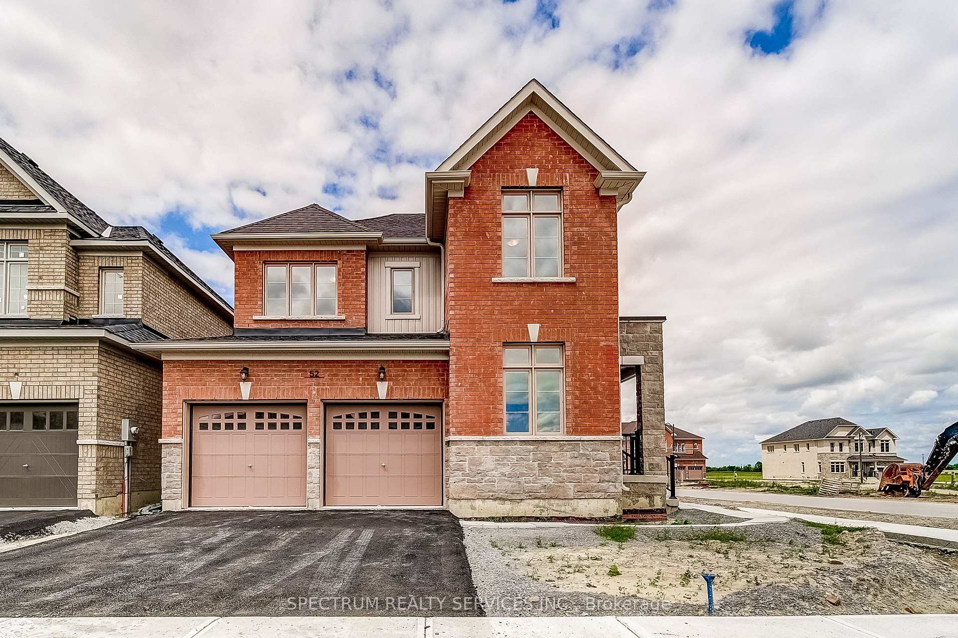 Photo 4 of 52 Father Muckle Avenue, Georgina, Keswick South — HOMEH
