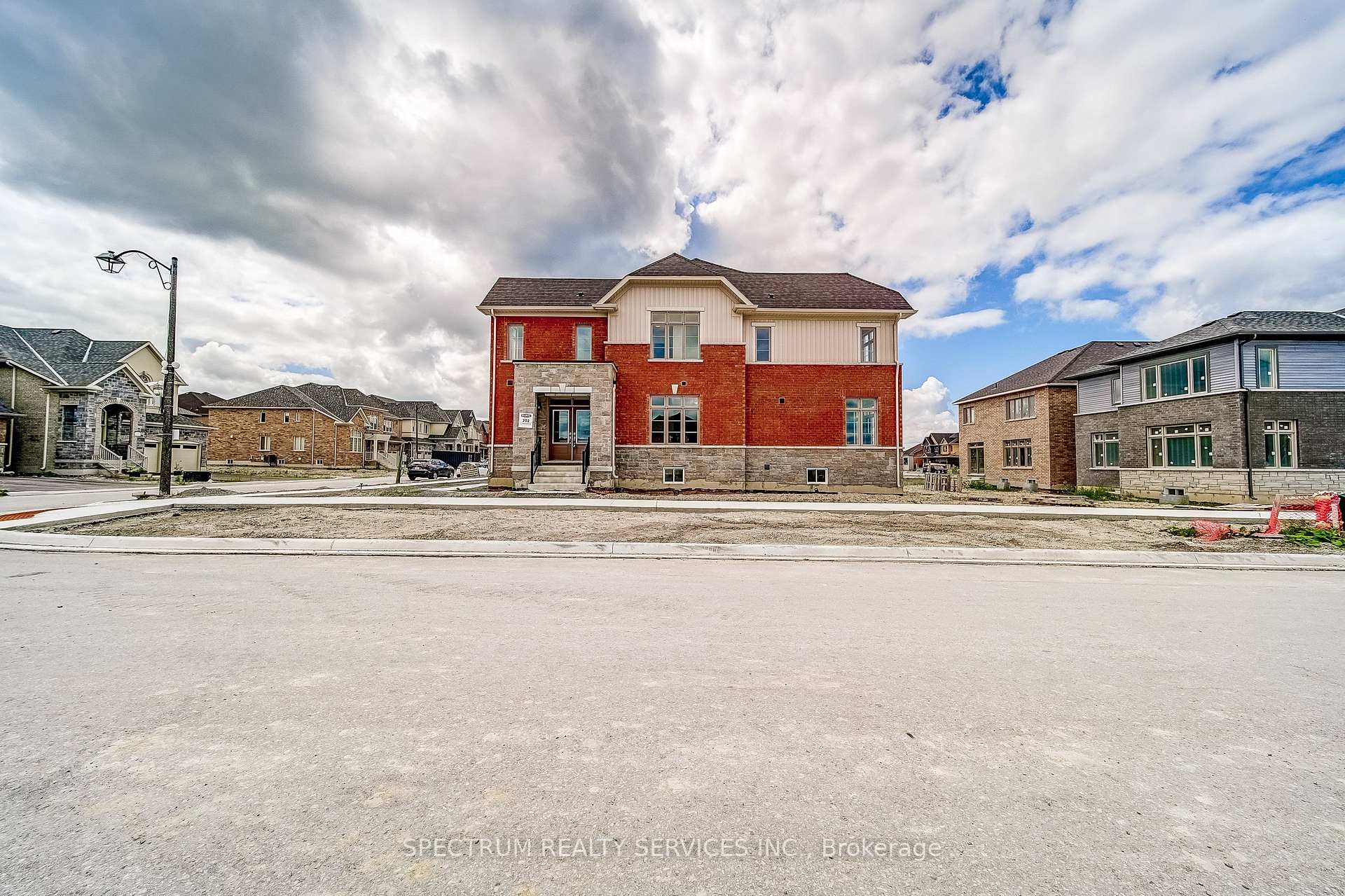 Photo 5 of 52 Father Muckle Avenue, Georgina, Keswick South — HOMEH