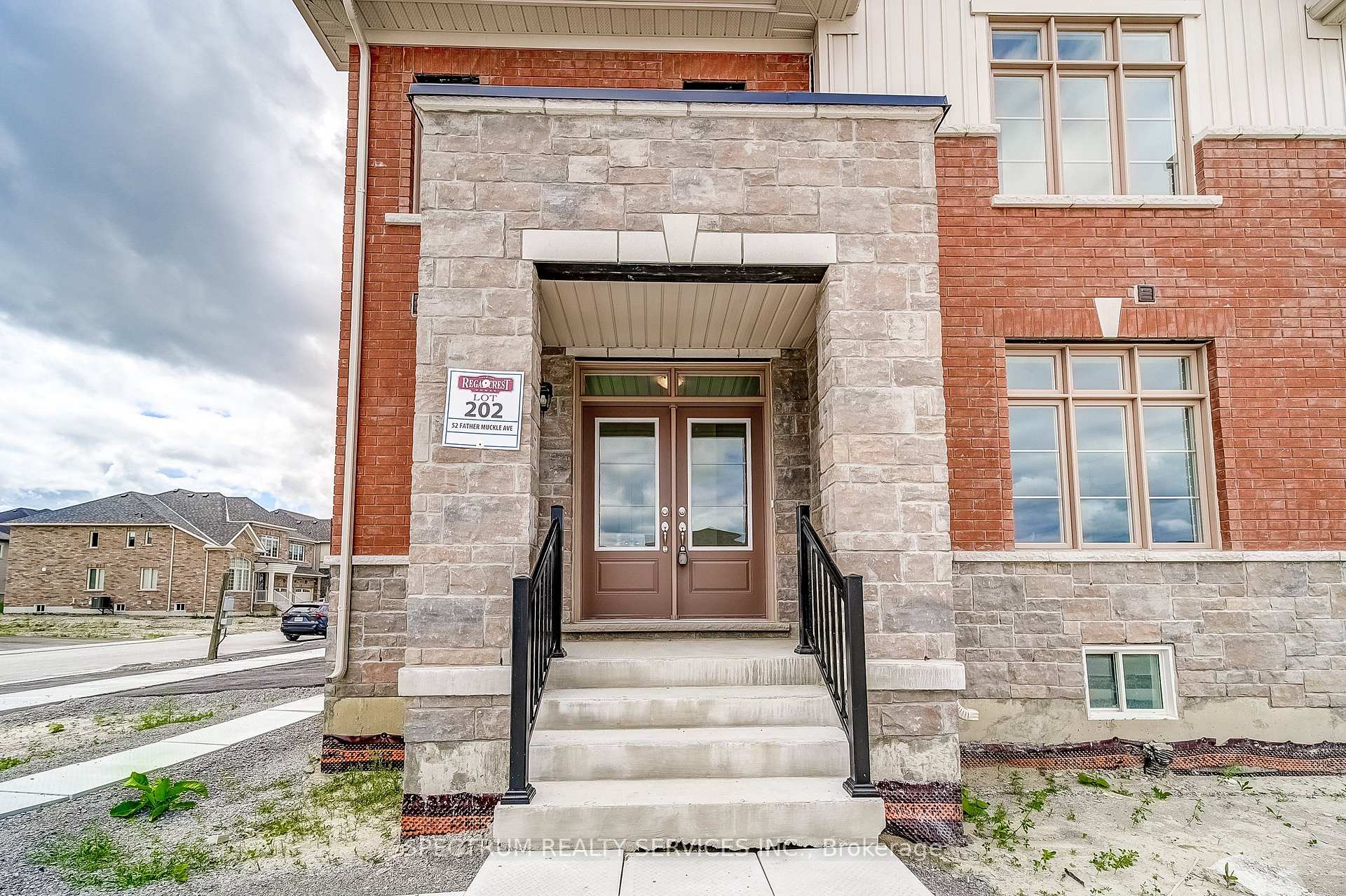 Photo 7 of 52 Father Muckle Avenue, Georgina, Keswick South — HOMEH