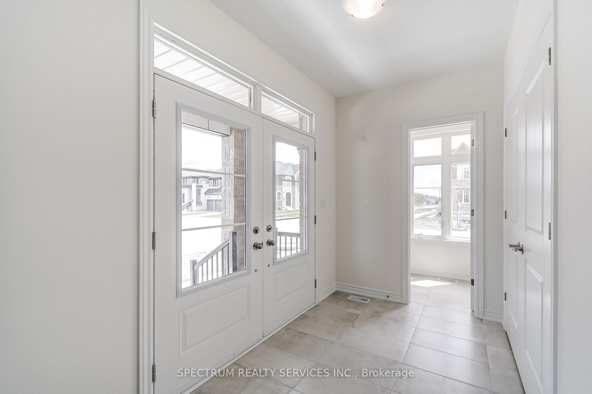 Photo 8 of 52 Father Muckle Avenue, Georgina, Keswick South — HOMEH