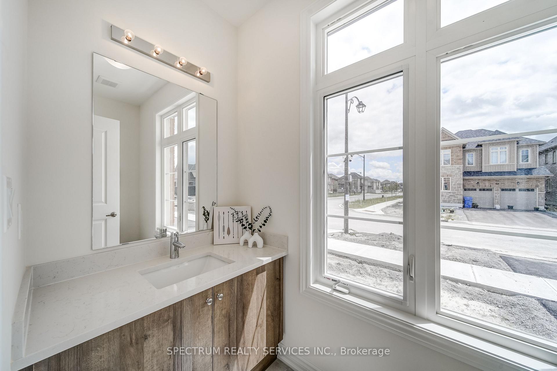 Photo 10 of 52 Father Muckle Avenue, Georgina, Keswick South — HOMEH