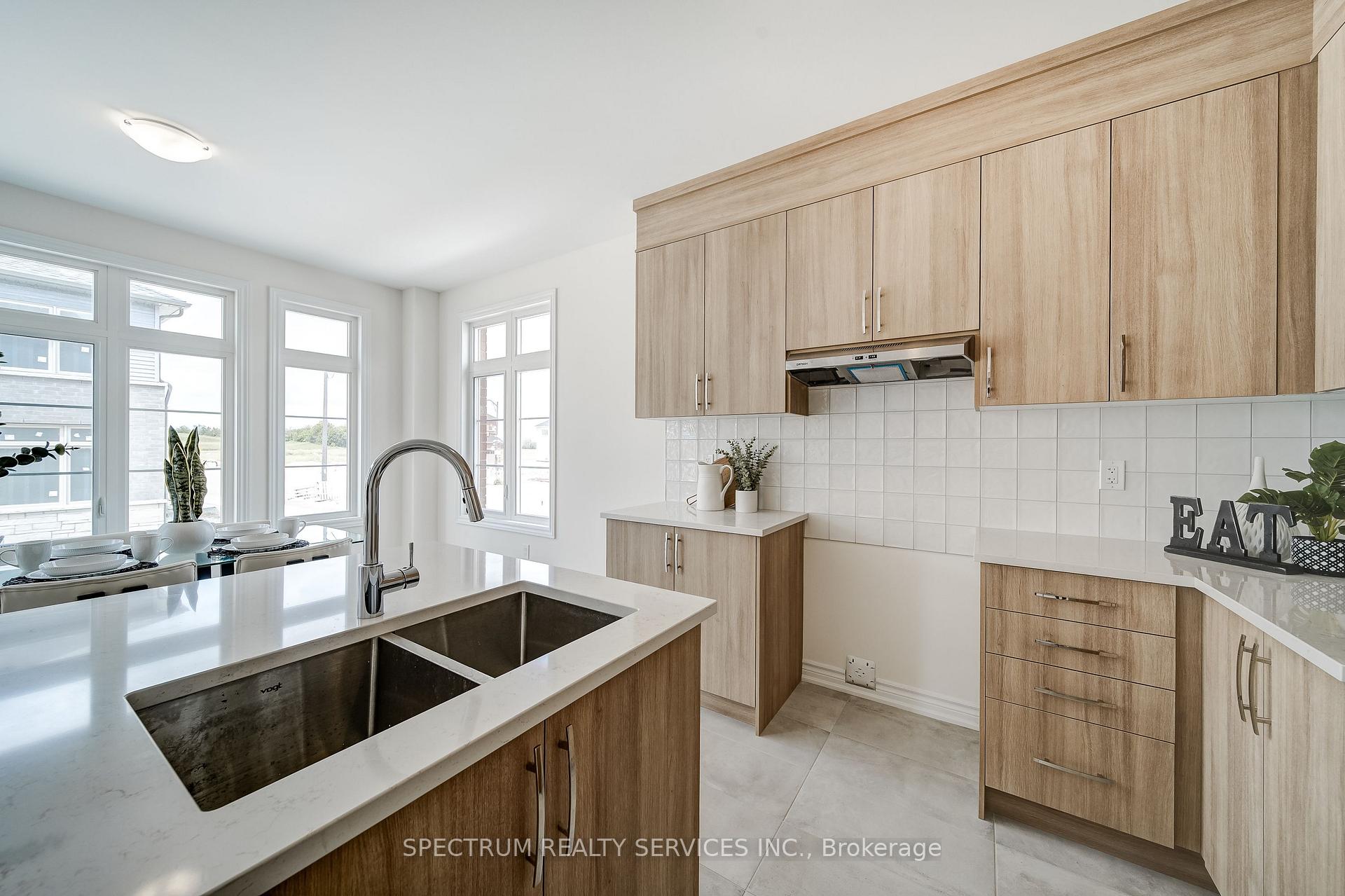 Photo 23 of 52 Father Muckle Avenue, Georgina, Keswick South — HOMEH