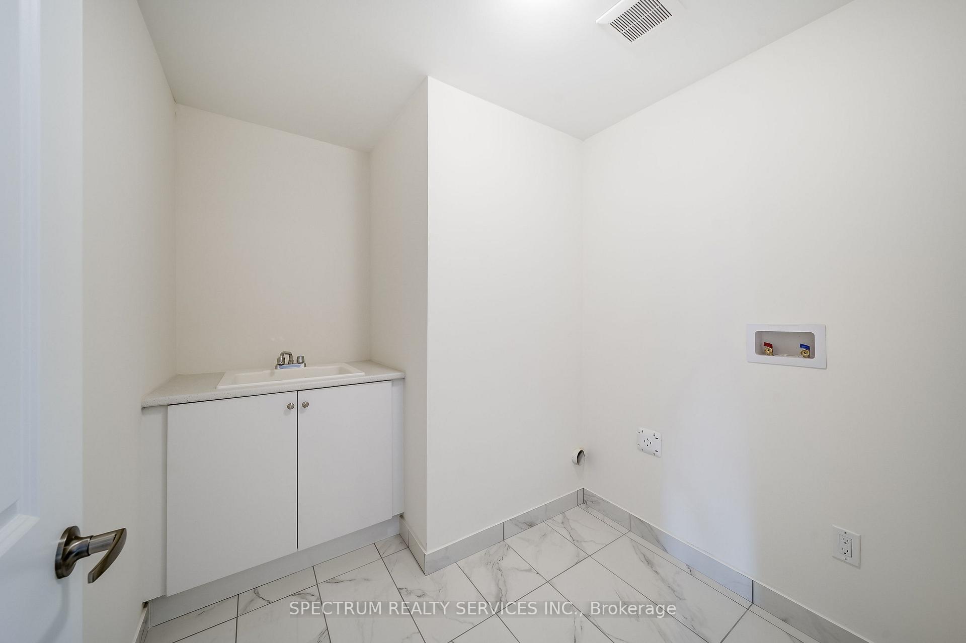 Photo 37 of 52 Father Muckle Avenue, Georgina, Keswick South — HOMEH