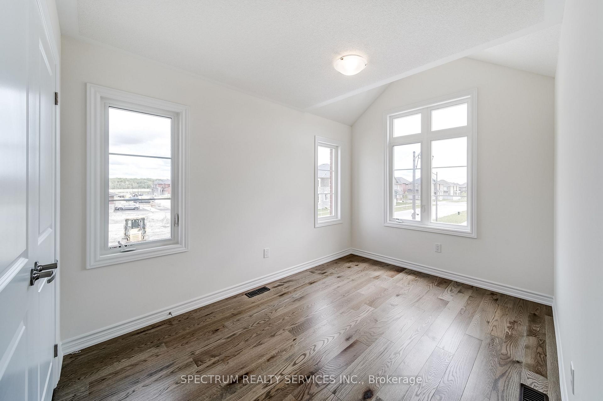 Photo 40 of 52 Father Muckle Avenue, Georgina, Keswick South — HOMEH
