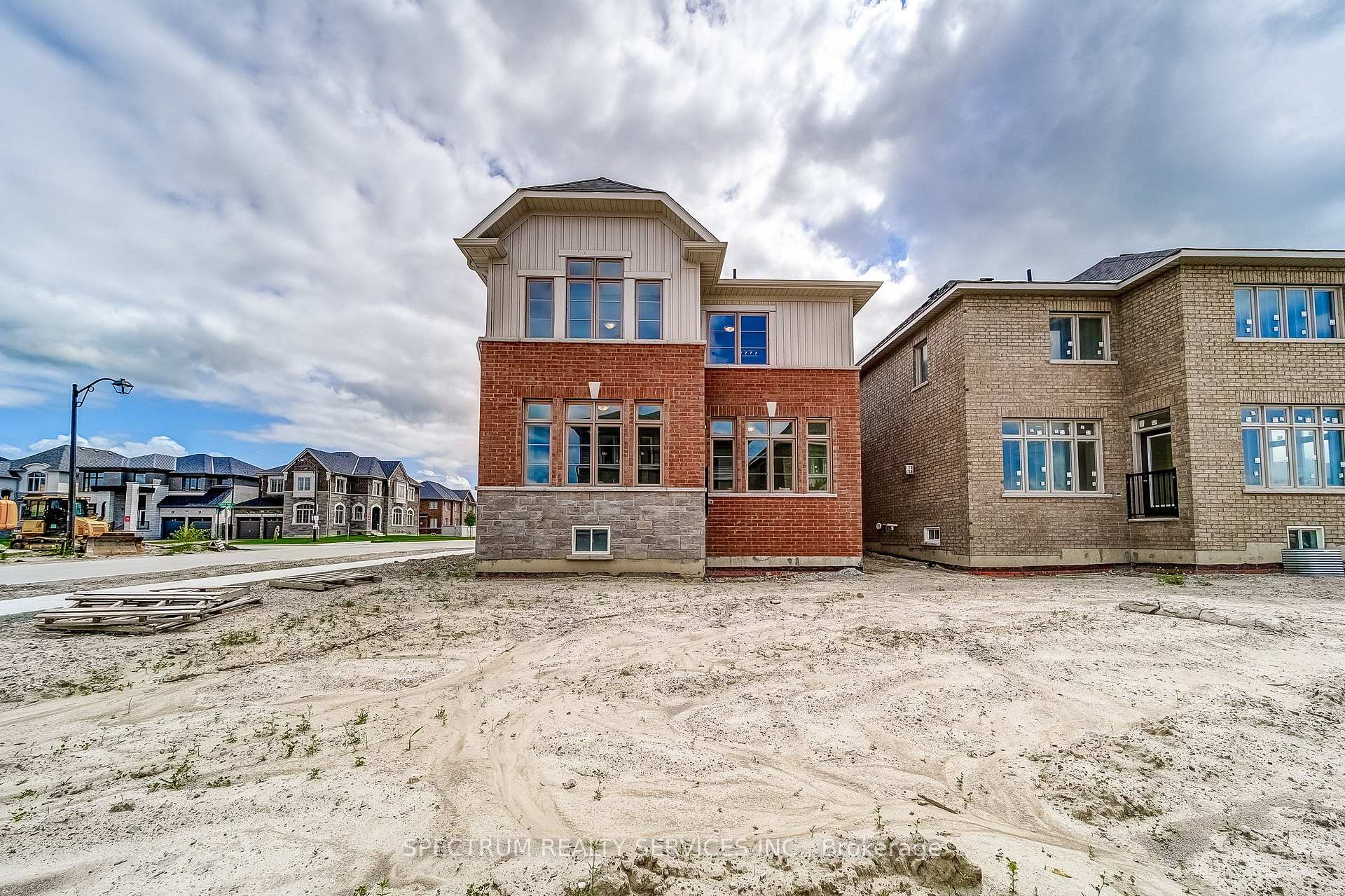 Photo 46 of 52 Father Muckle Avenue, Georgina, Keswick South — HOMEH