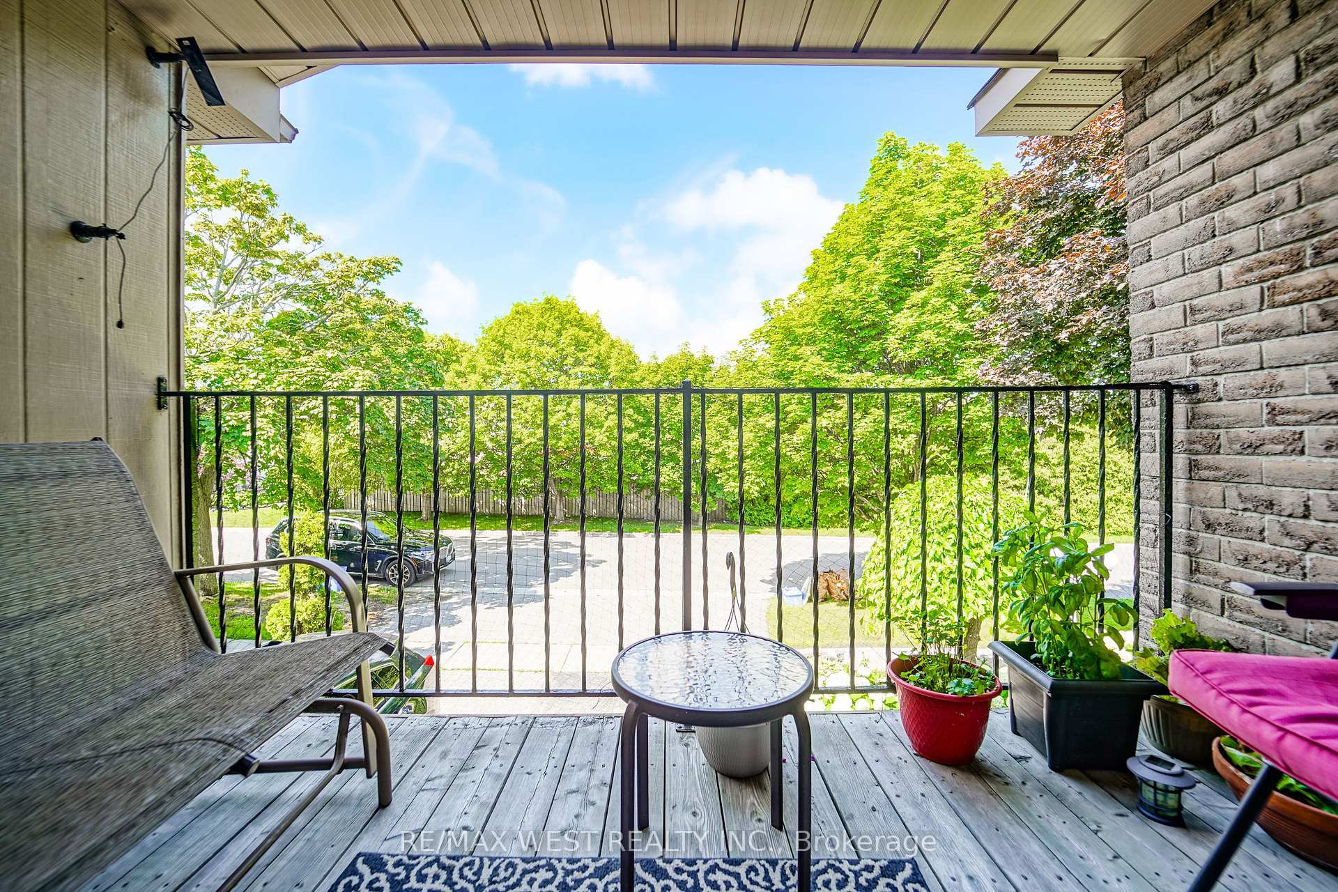 Photo 3 of 527 Birkdale Street, Oshawa, Donevan — HOMEH