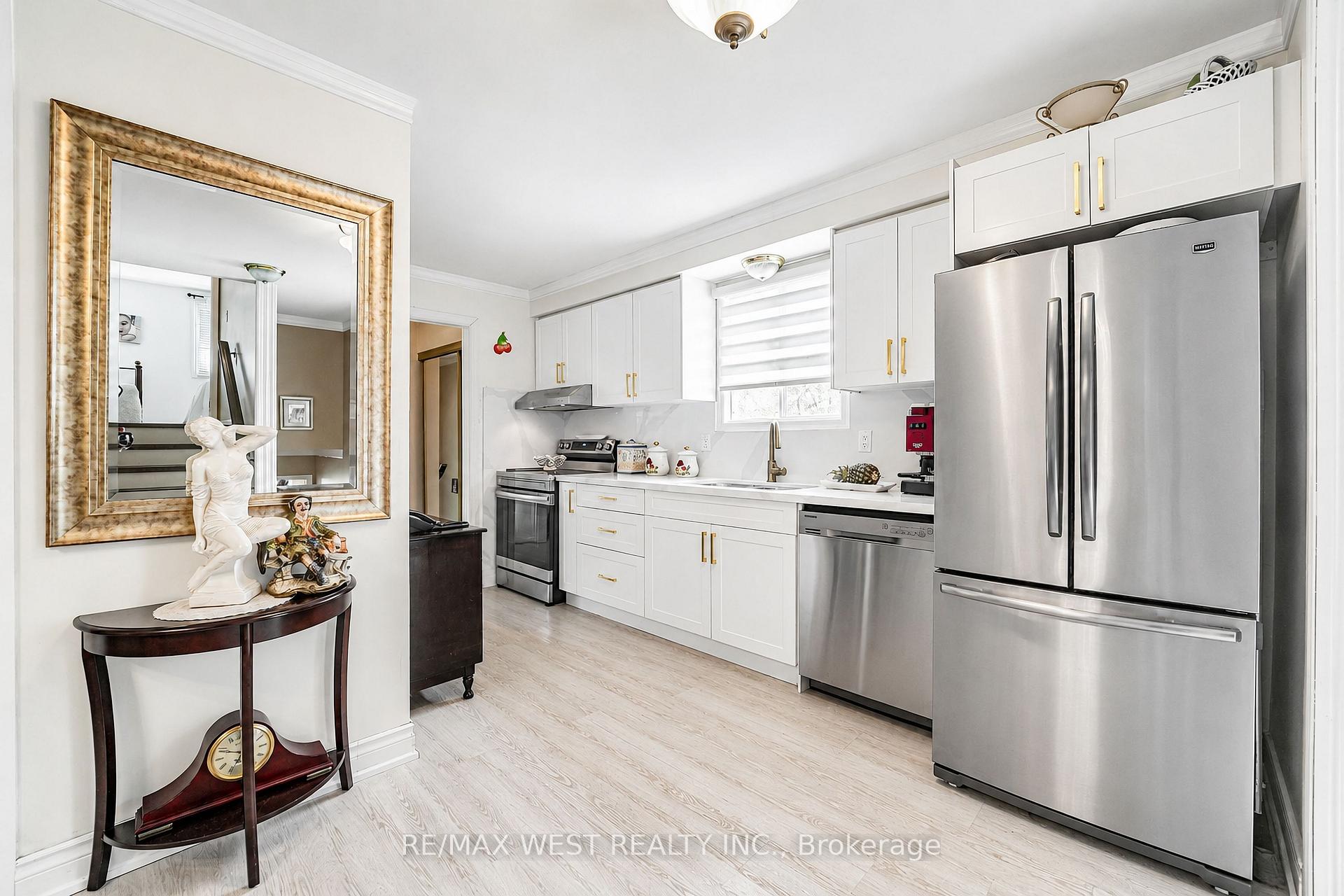 Photo 4 of 527 Birkdale Street, Oshawa, Donevan — HOMEH