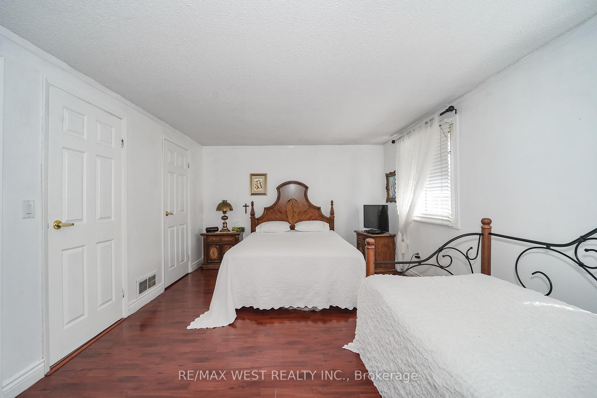 Photo 7 of 527 Birkdale Street, Oshawa, Donevan — HOMEH