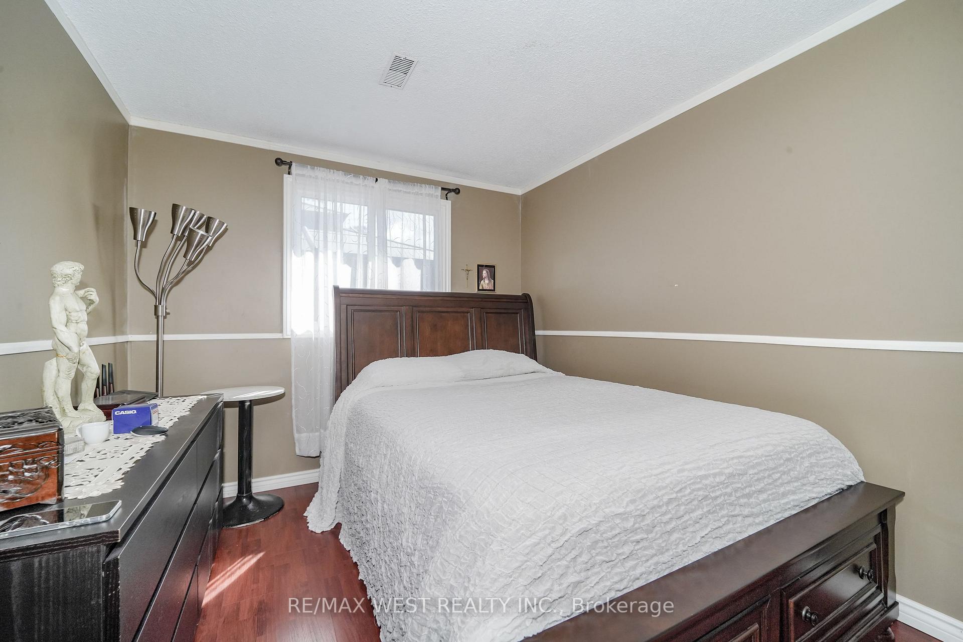 Photo 9 of 527 Birkdale Street, Oshawa, Donevan — HOMEH