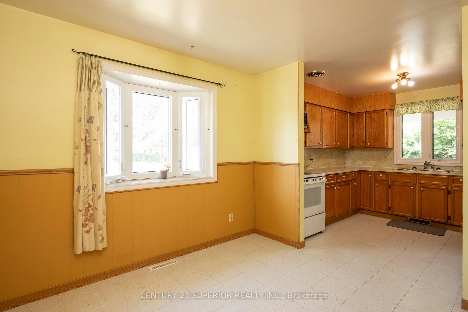 Photo 10 of 40 Lawrence Ave, Thunder Bay, Shuniah — HOMEH