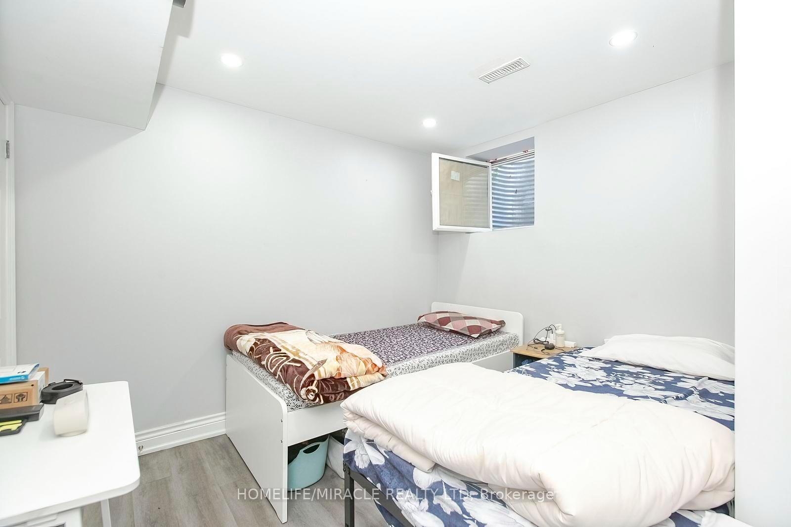 Photo 36 of 47 Longbourne Crescent, Brampton, Westgate — HOMEH