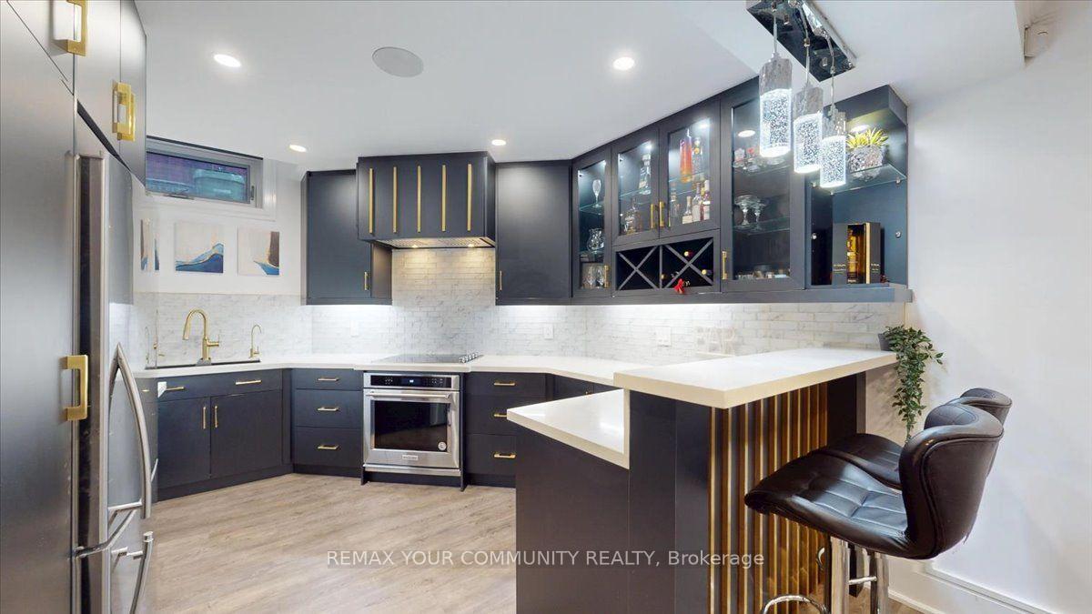Photo 25 of 64 Aviemore Drive, North York, Humber Summit — HOMEH