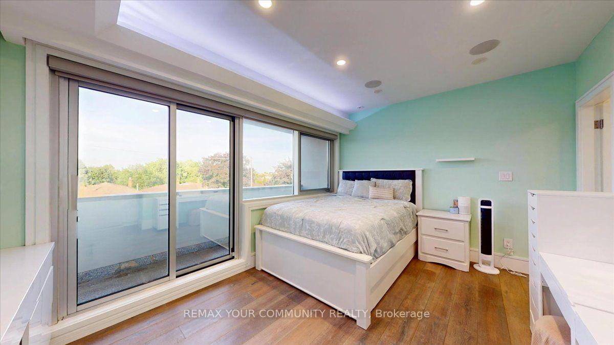 Photo 35 of 64 Aviemore Drive, North York, Humber Summit — HOMEH