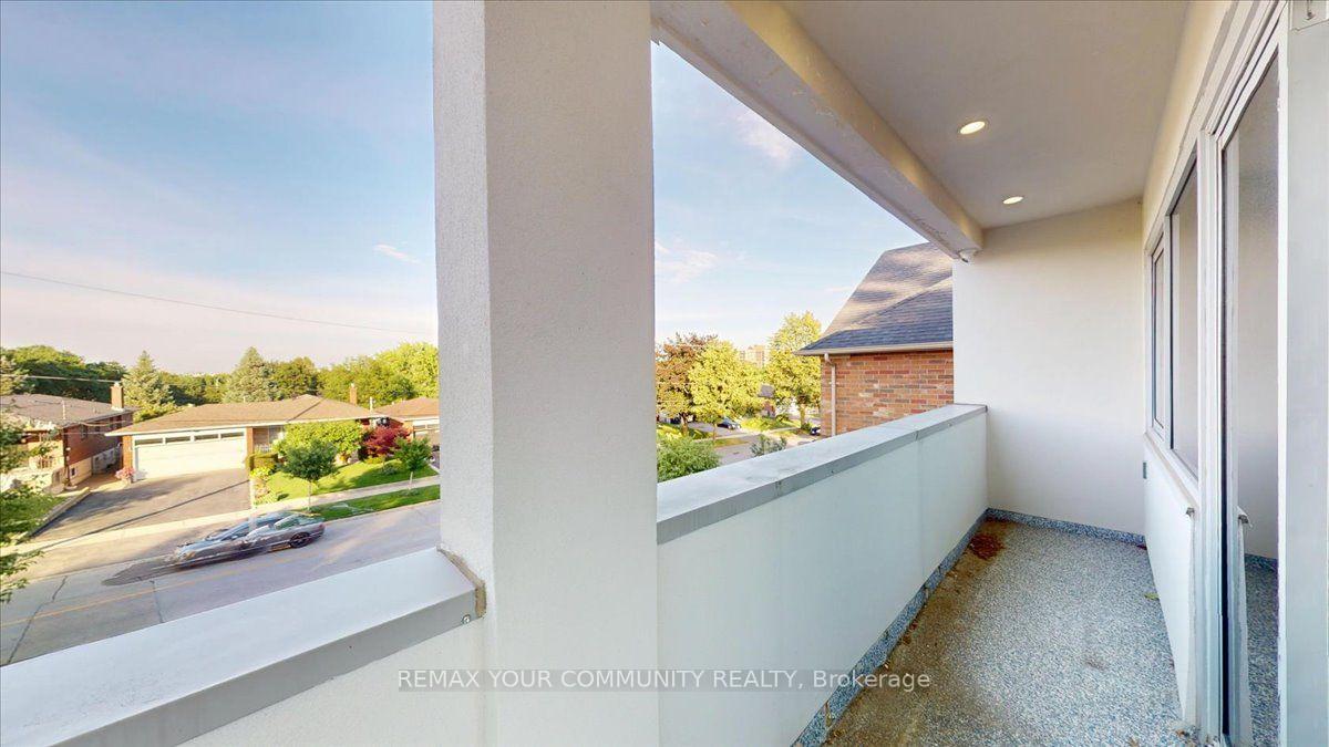 Photo 37 of 64 Aviemore Drive, North York, Humber Summit — HOMEH