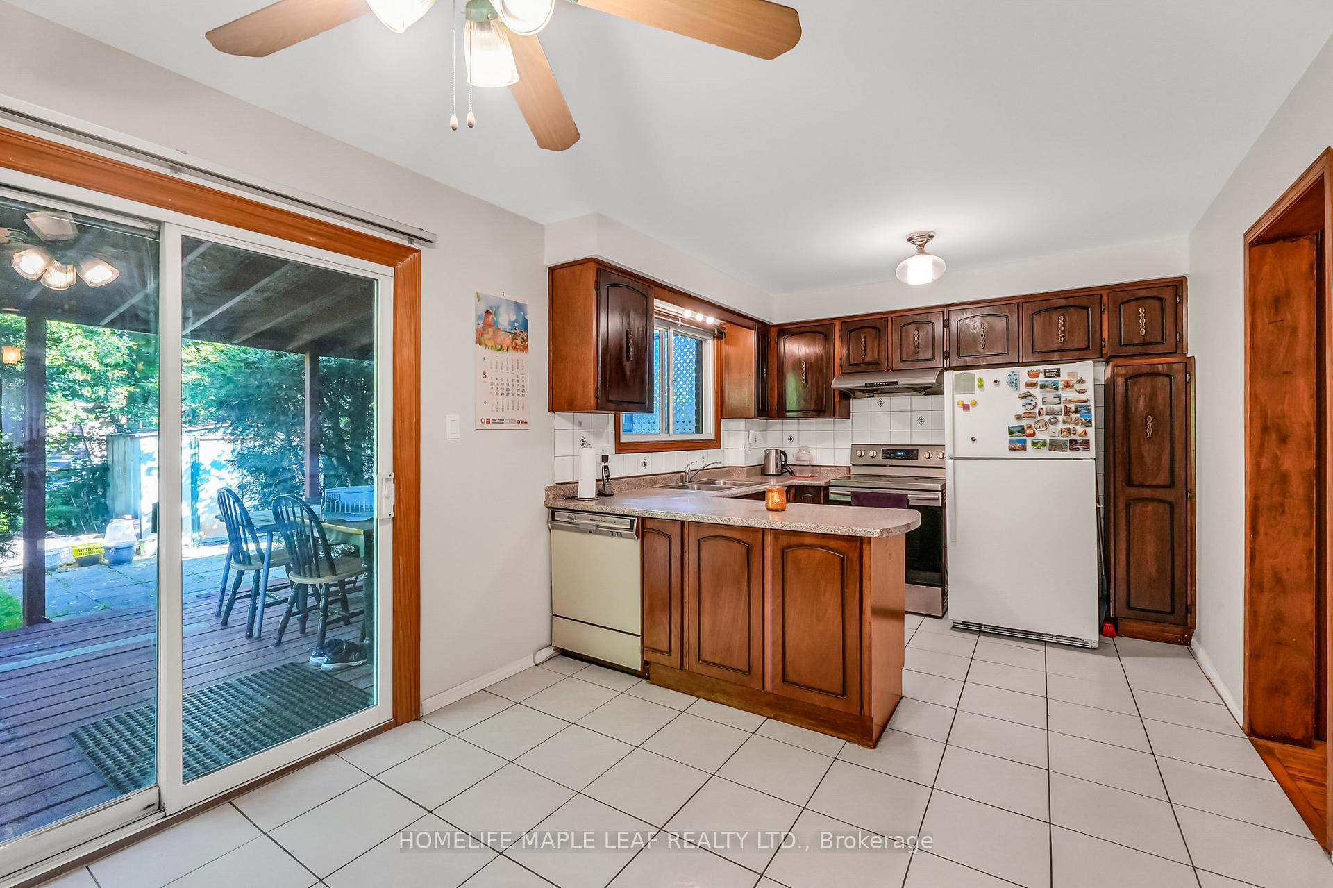 Photo 11 of 14 Manitou Crescent, Brampton, Central Park — HOMEH