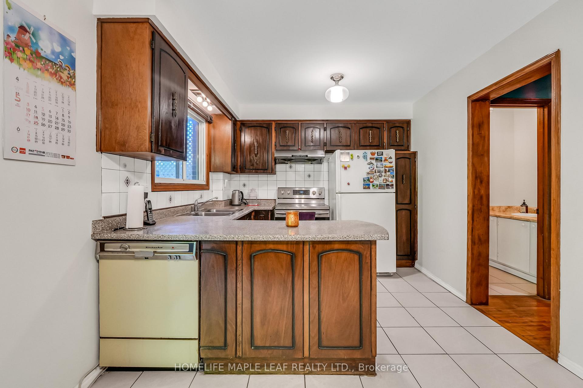 Photo 12 of 14 Manitou Crescent, Brampton, Central Park — HOMEH
