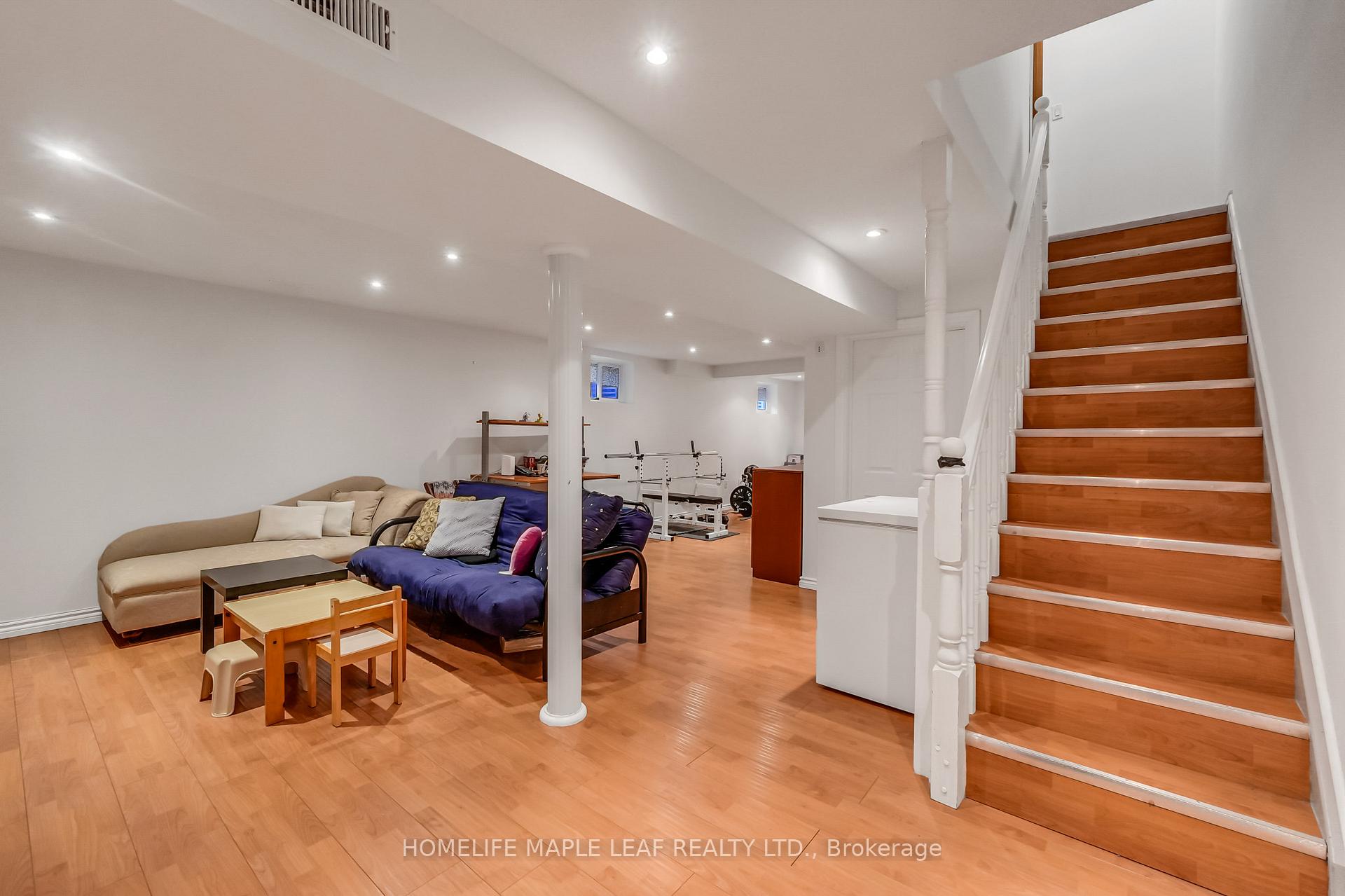 Photo 21 of 14 Manitou Crescent, Brampton, Central Park — HOMEH