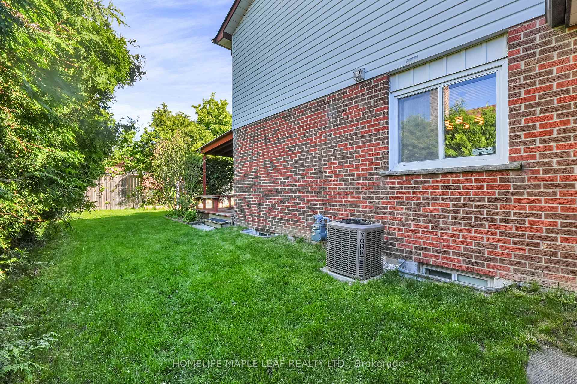 Photo 29 of 14 Manitou Crescent, Brampton, Central Park — HOMEH